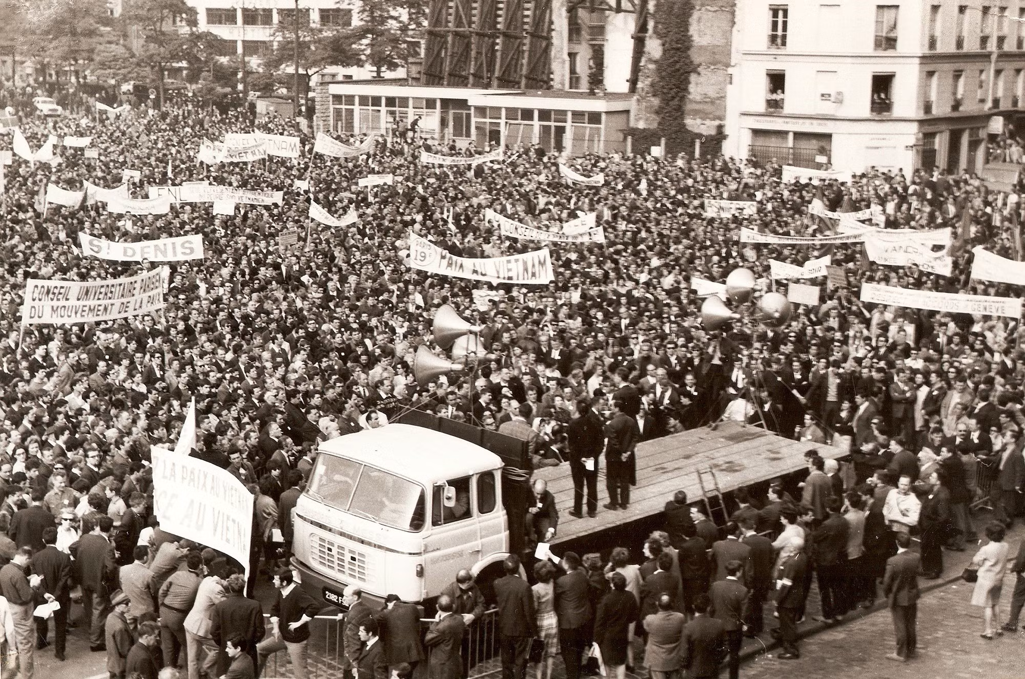 “越南和平”是1972年举行巴黎会议期间法国人民的口号。