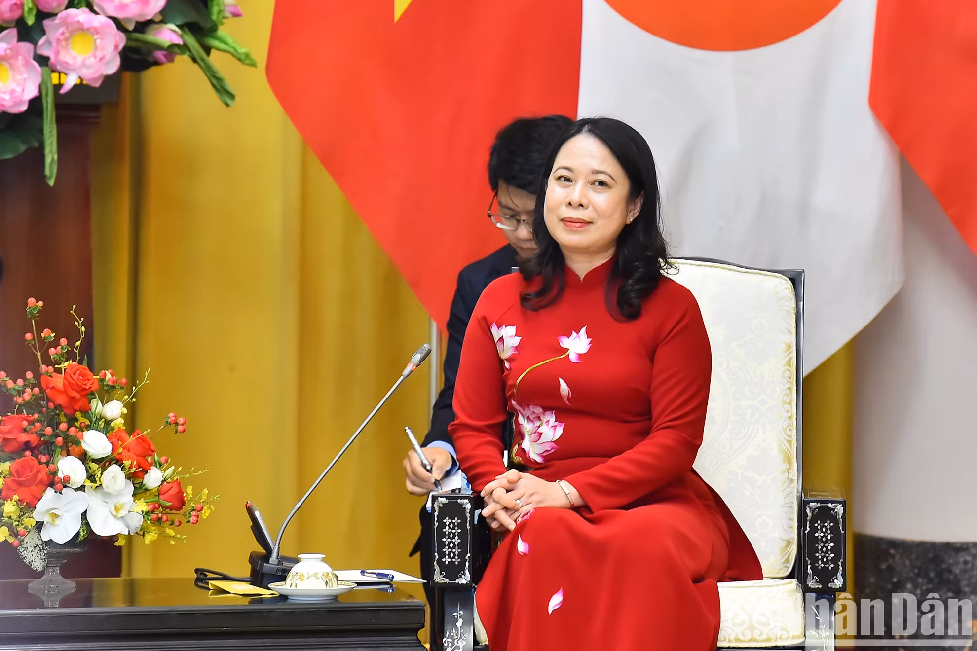 越南国家副主席武氏映春在会谈上发表讲话。