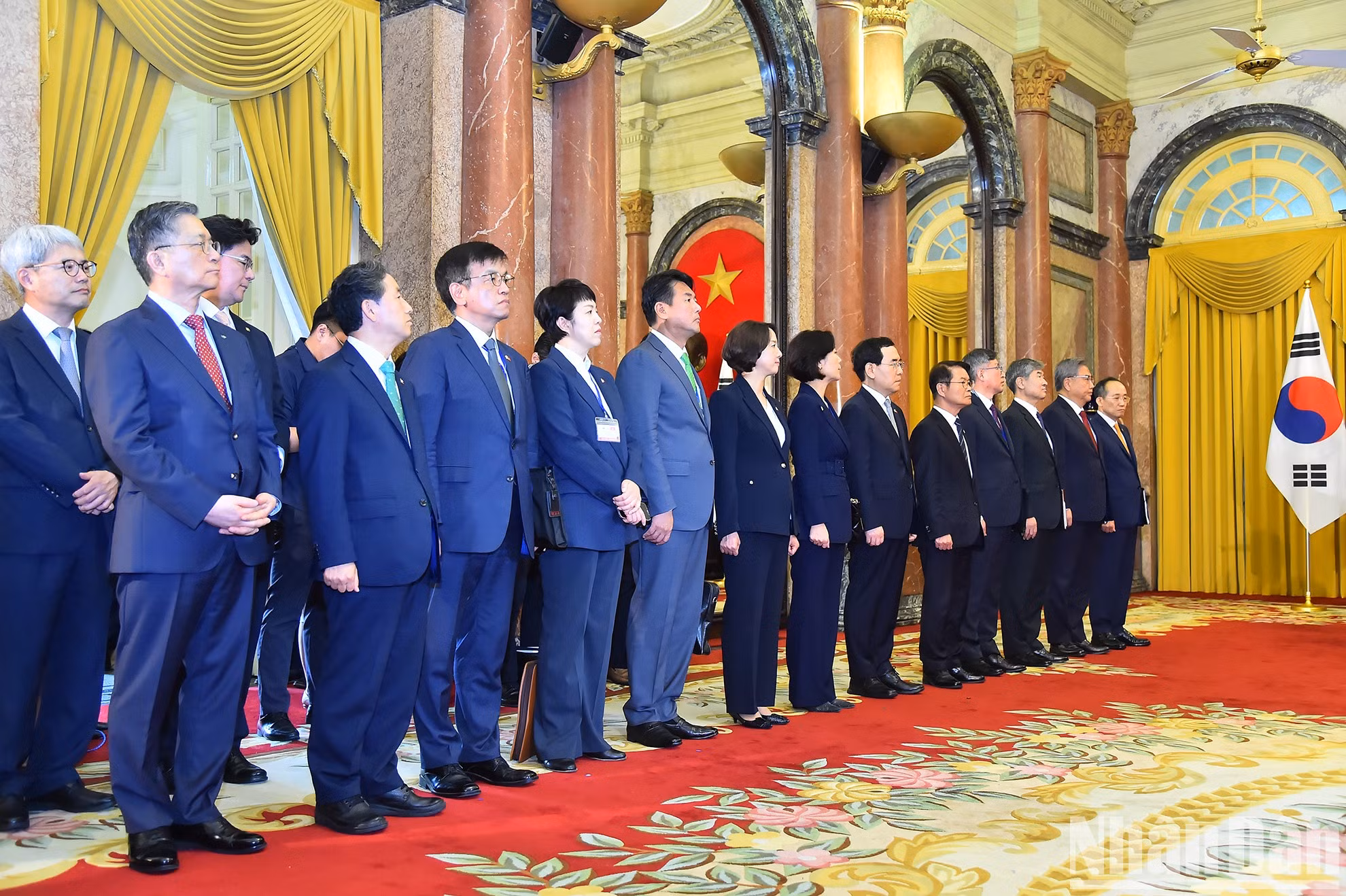 韩国代表团成员。 韩国代表团成员。