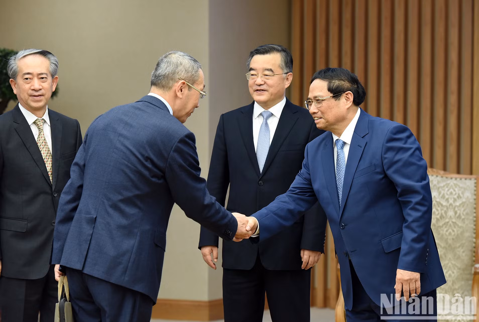 范明正总理欢迎陪同中国全国人大常委会副委员长张庆伟访越的代表团团员。