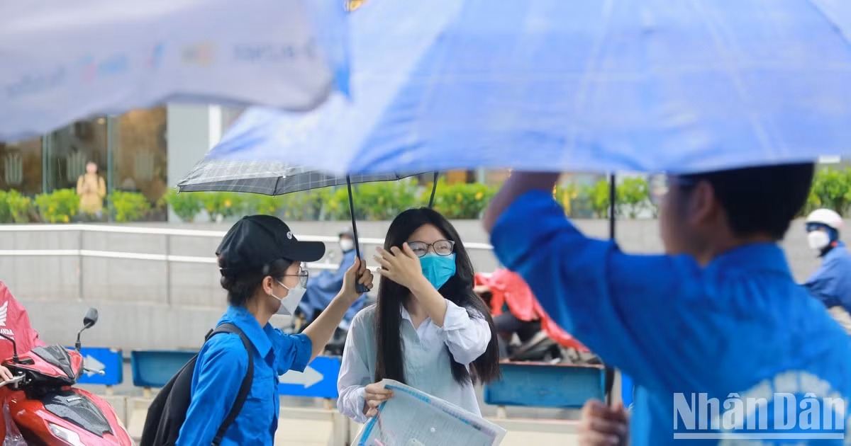 参加2023年考试季的蓝色身影【组图】