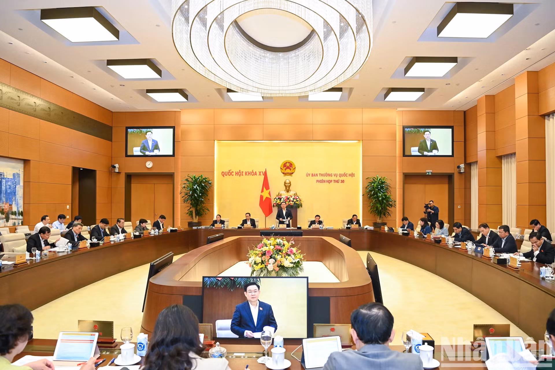 越南第十五届国会常务委员会第30次会议正式开幕。