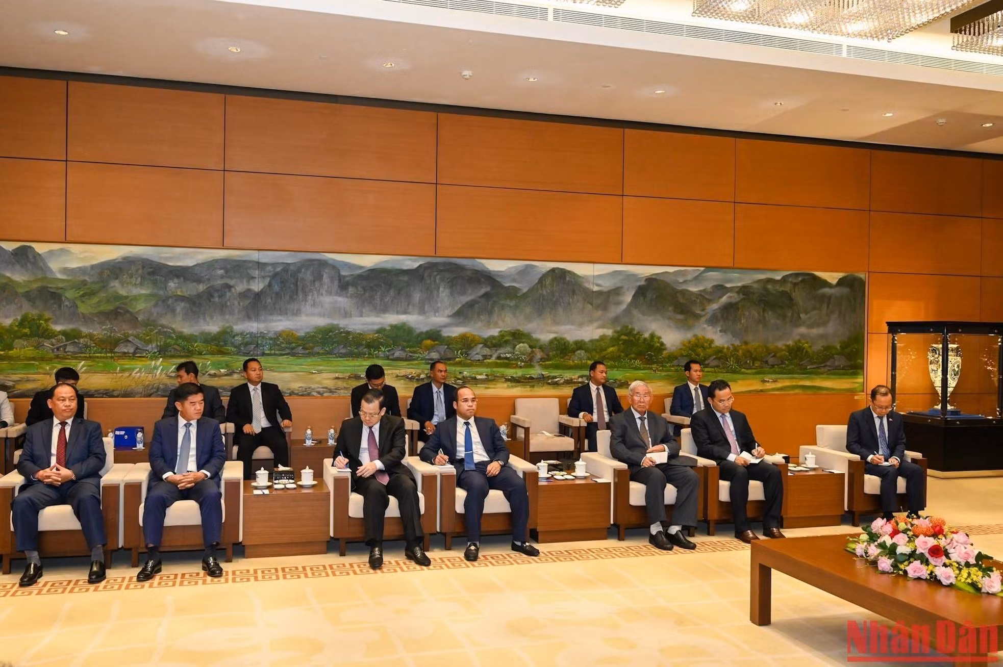 出席会见的金边高级代表团。