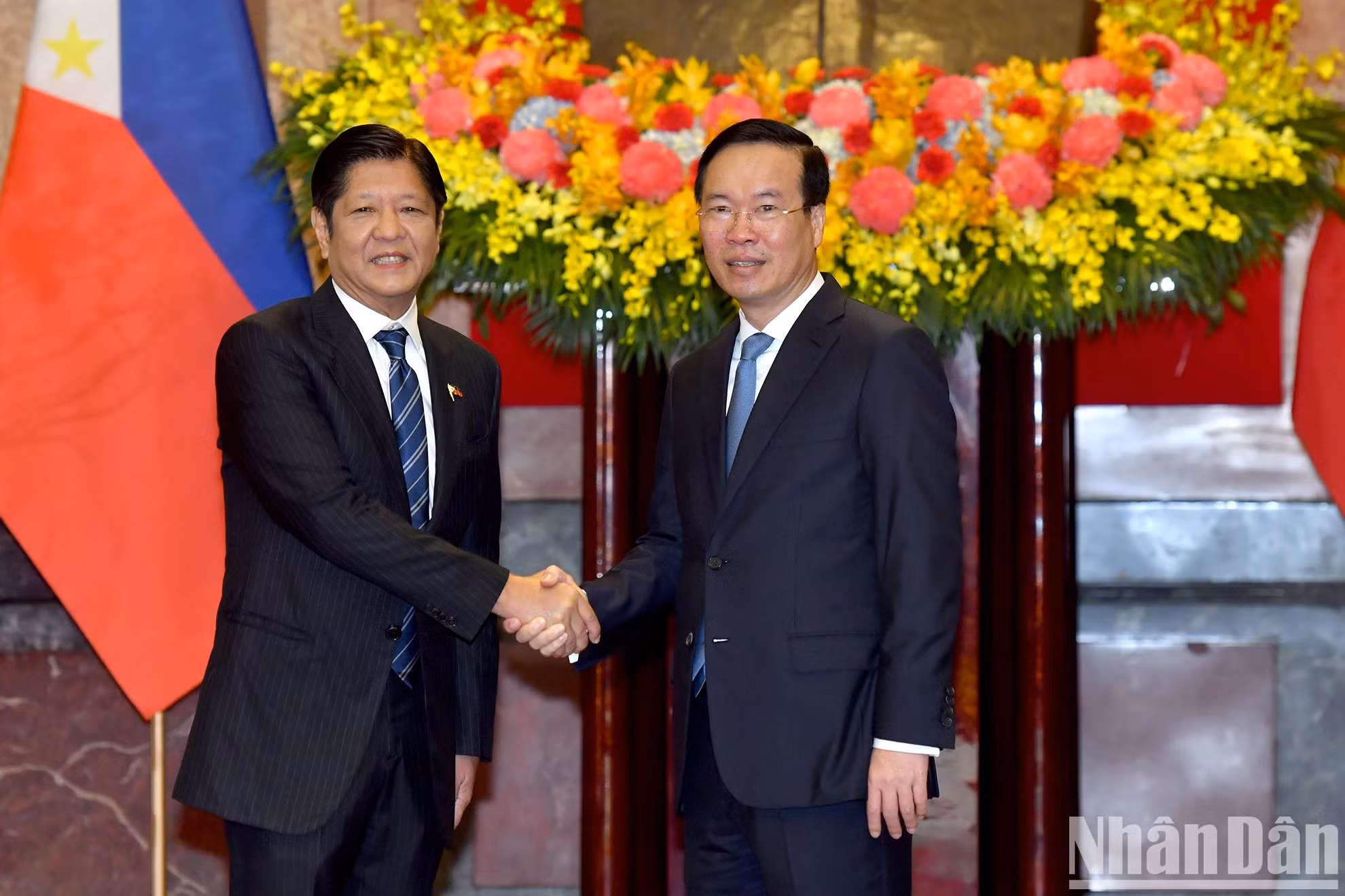国家主席武文赏同菲律宾总统费迪南德·罗慕尔德兹·马科斯合影。