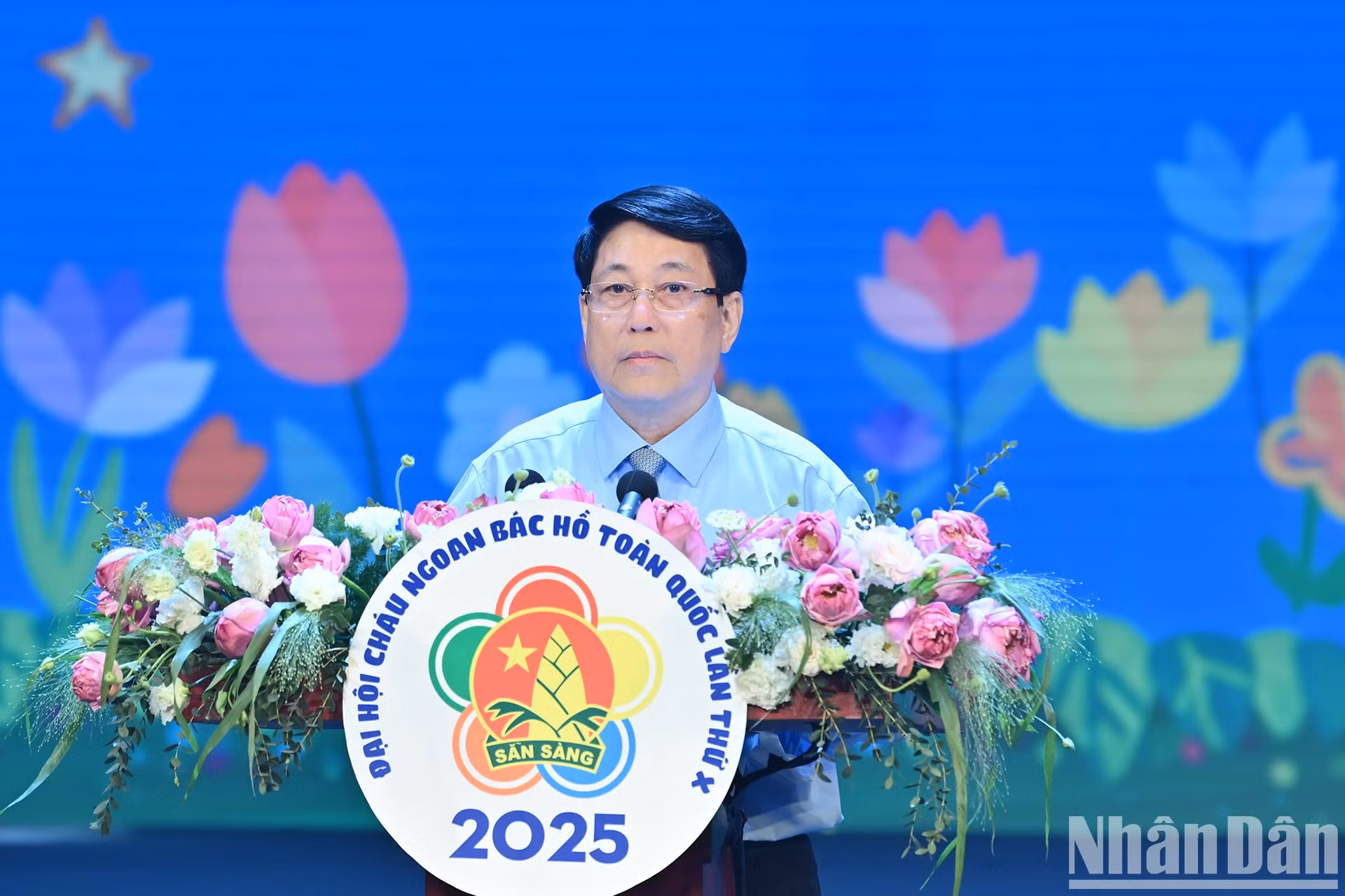 国家主席梁强发表讲话。