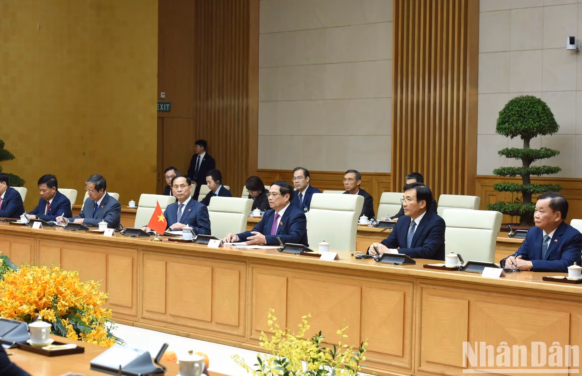 出席会见的越南代表团。