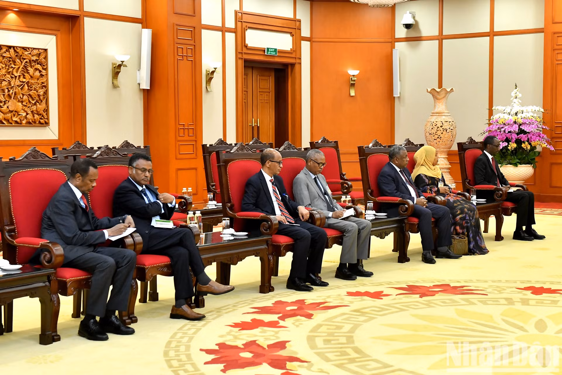 出席会见的埃方代表团。