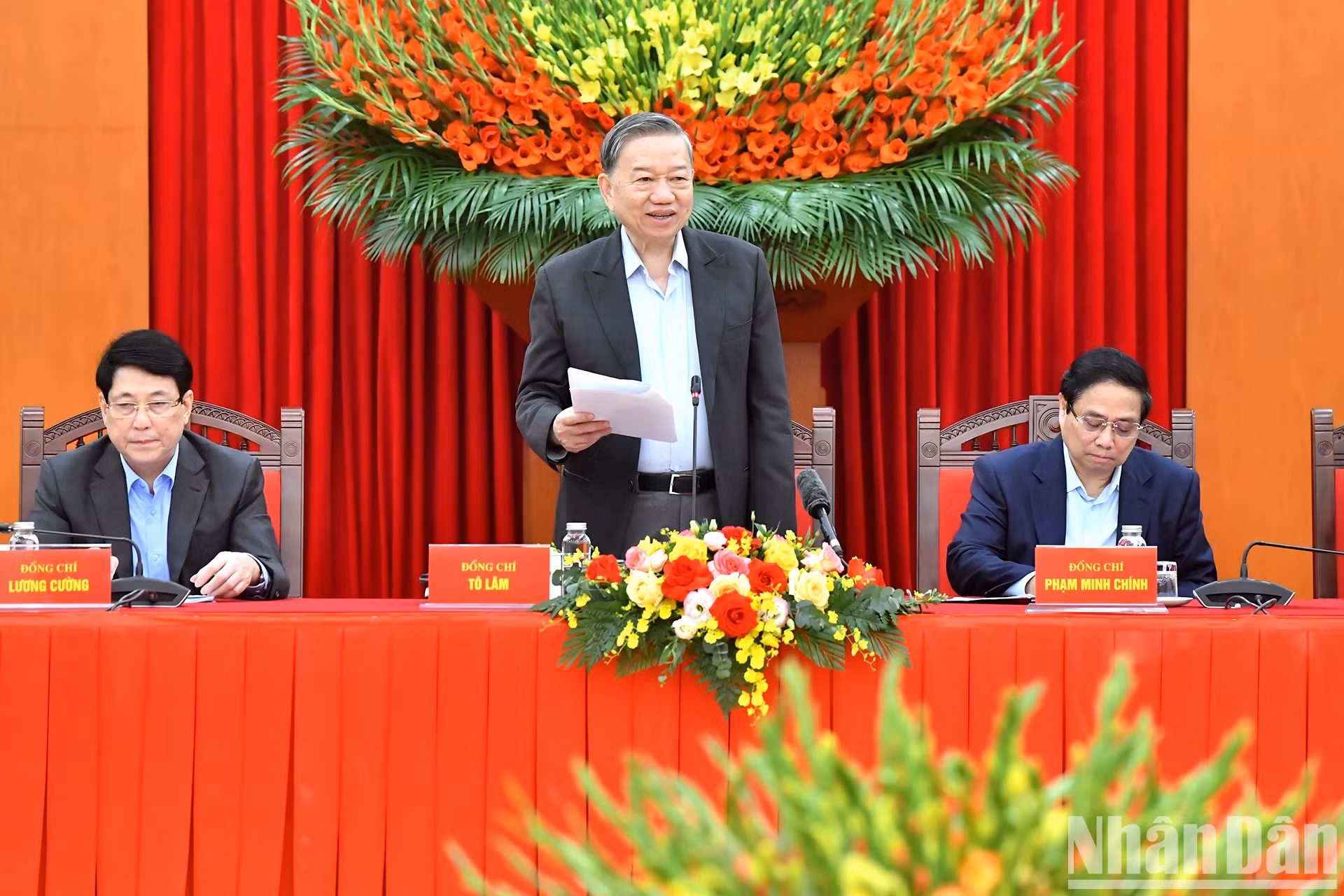 苏林总书记发表讲话。