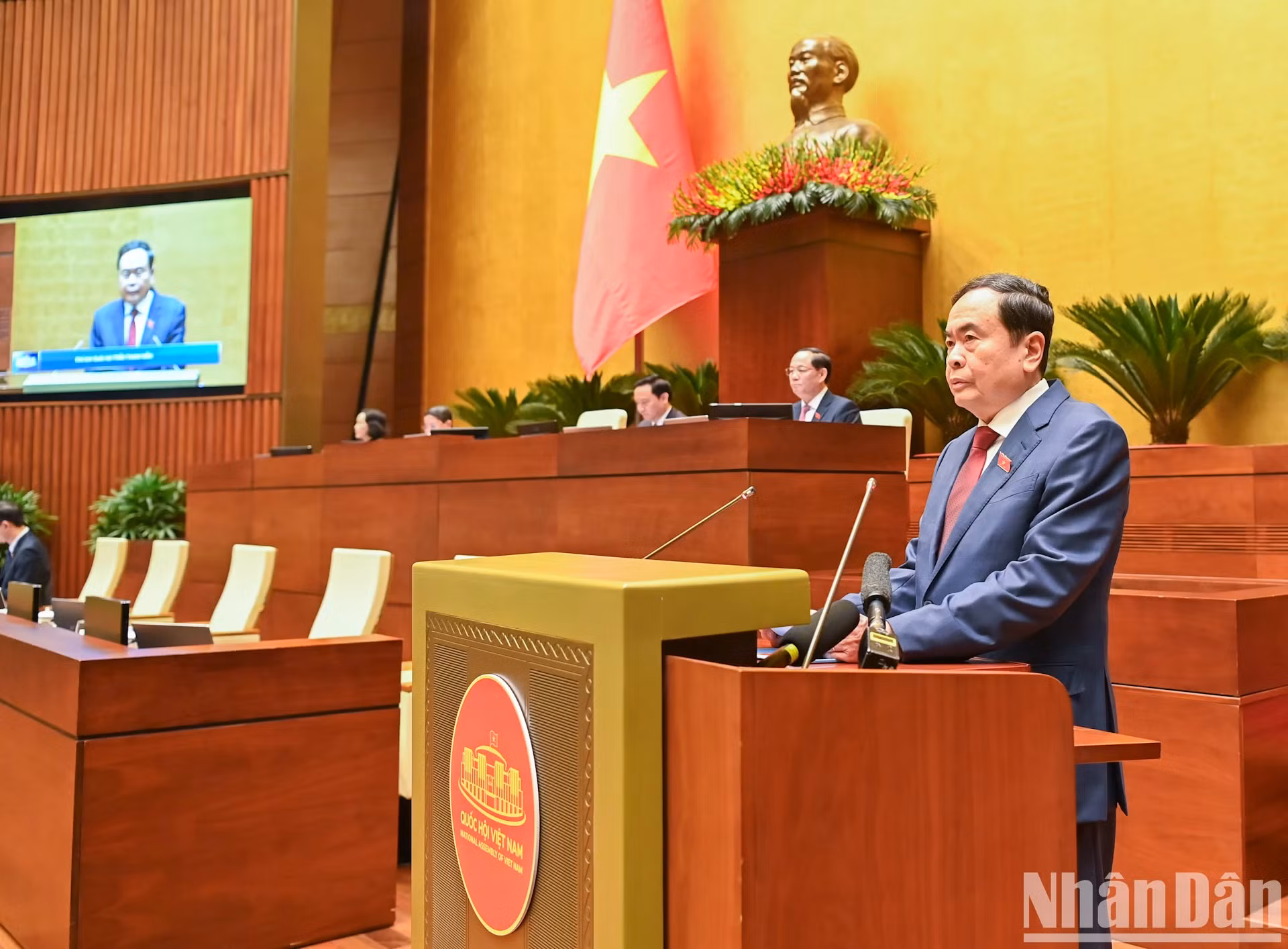 越南国会主席陈青敏在开幕式上致开幕词。