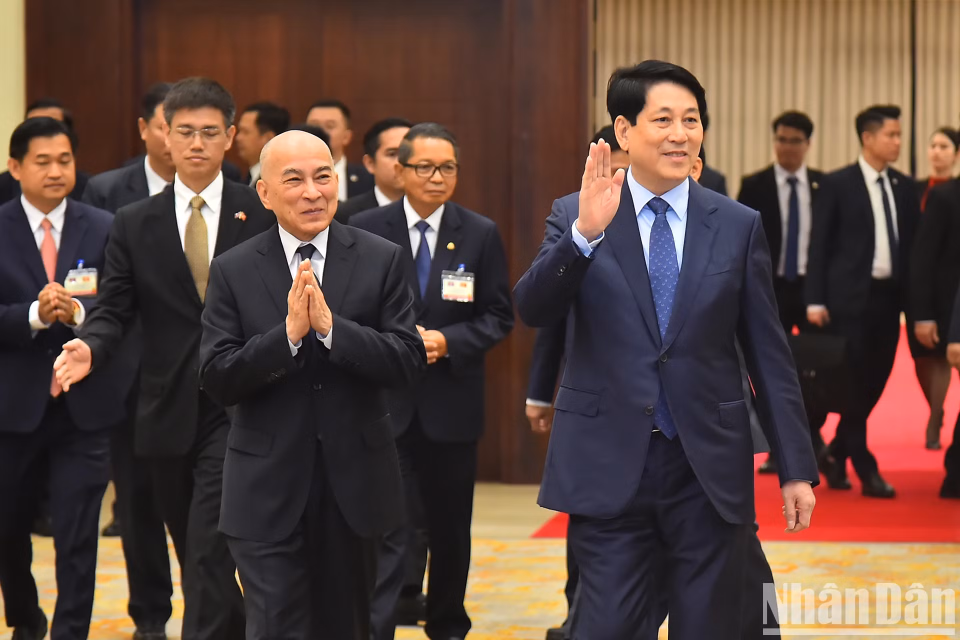 越南国家主席梁强和柬埔寨国王诺罗敦·西哈莫尼。