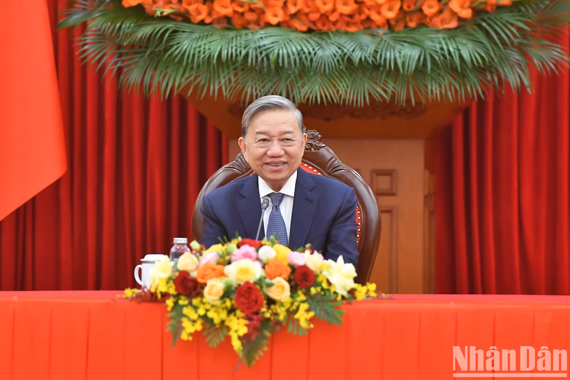 越共中央总书记苏林同古共中央第一书记、古巴国家主席迪亚斯-卡内尔通电话。