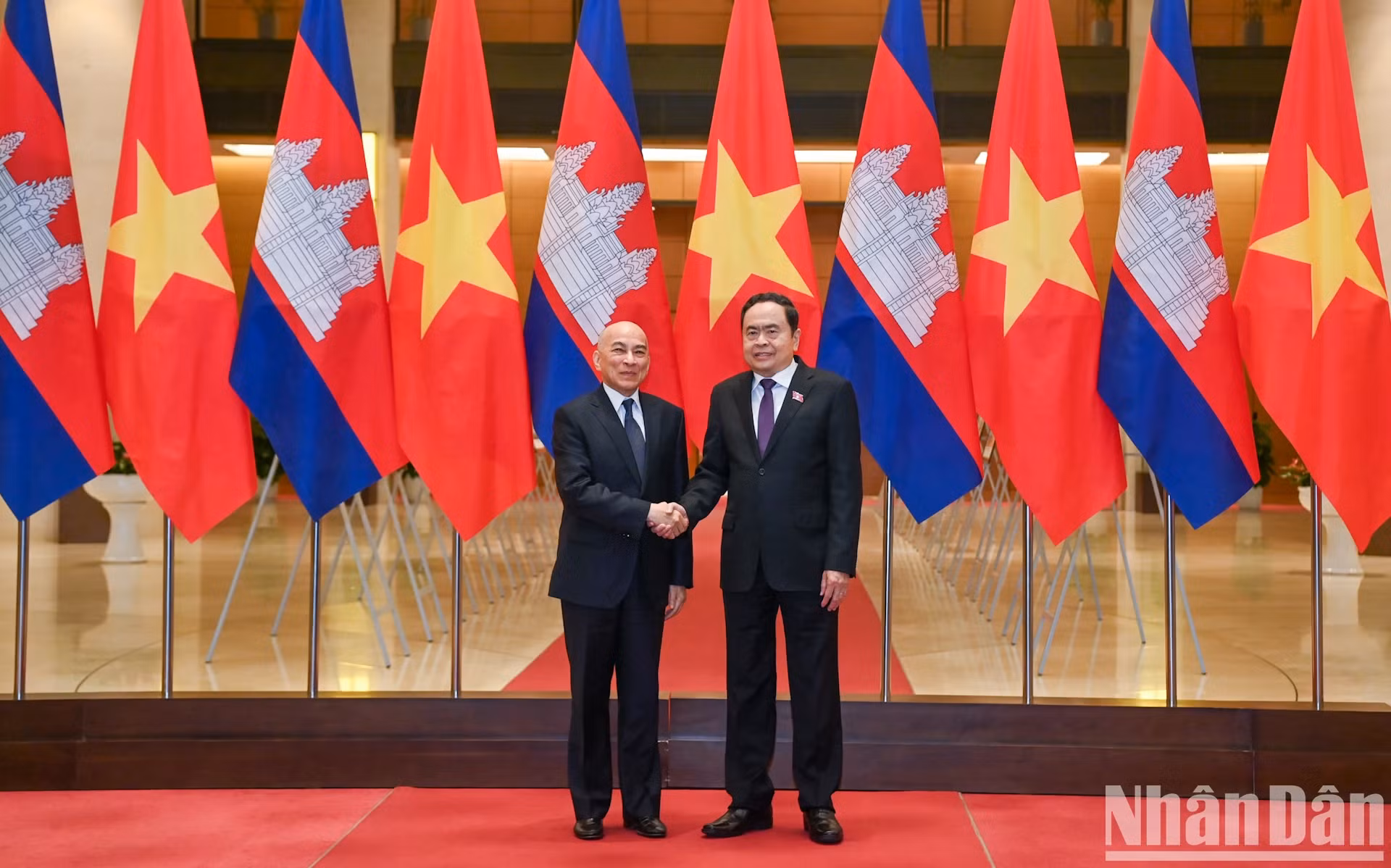越南国会主席陈青敏和柬埔寨国王诺罗敦·西哈莫尼。 越南国会主席陈青敏和柬埔寨国王诺罗敦·西哈莫尼。
