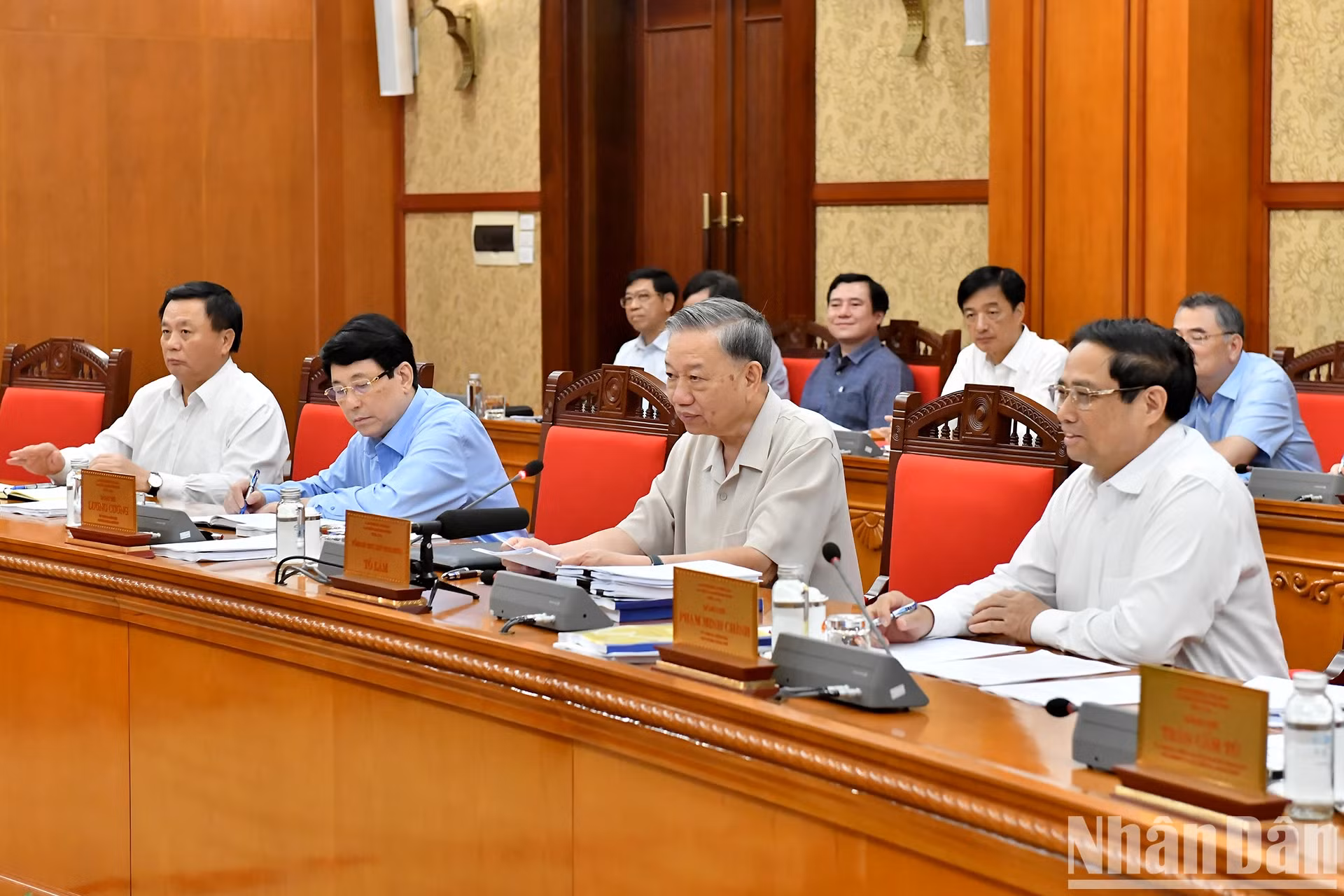 越共中央总书记、国家主席苏林和其他党、国家领导人出席会议。