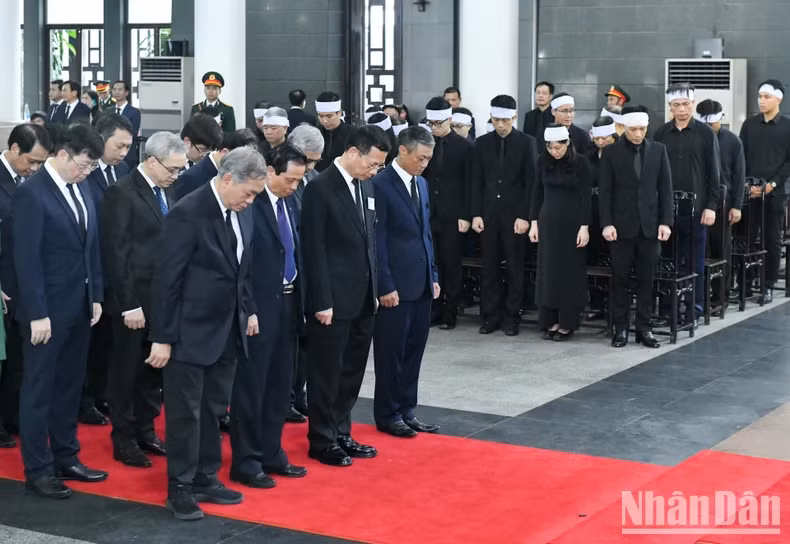 通信传媒部代表团吊唁越共中央总书记阮富仲逝世。