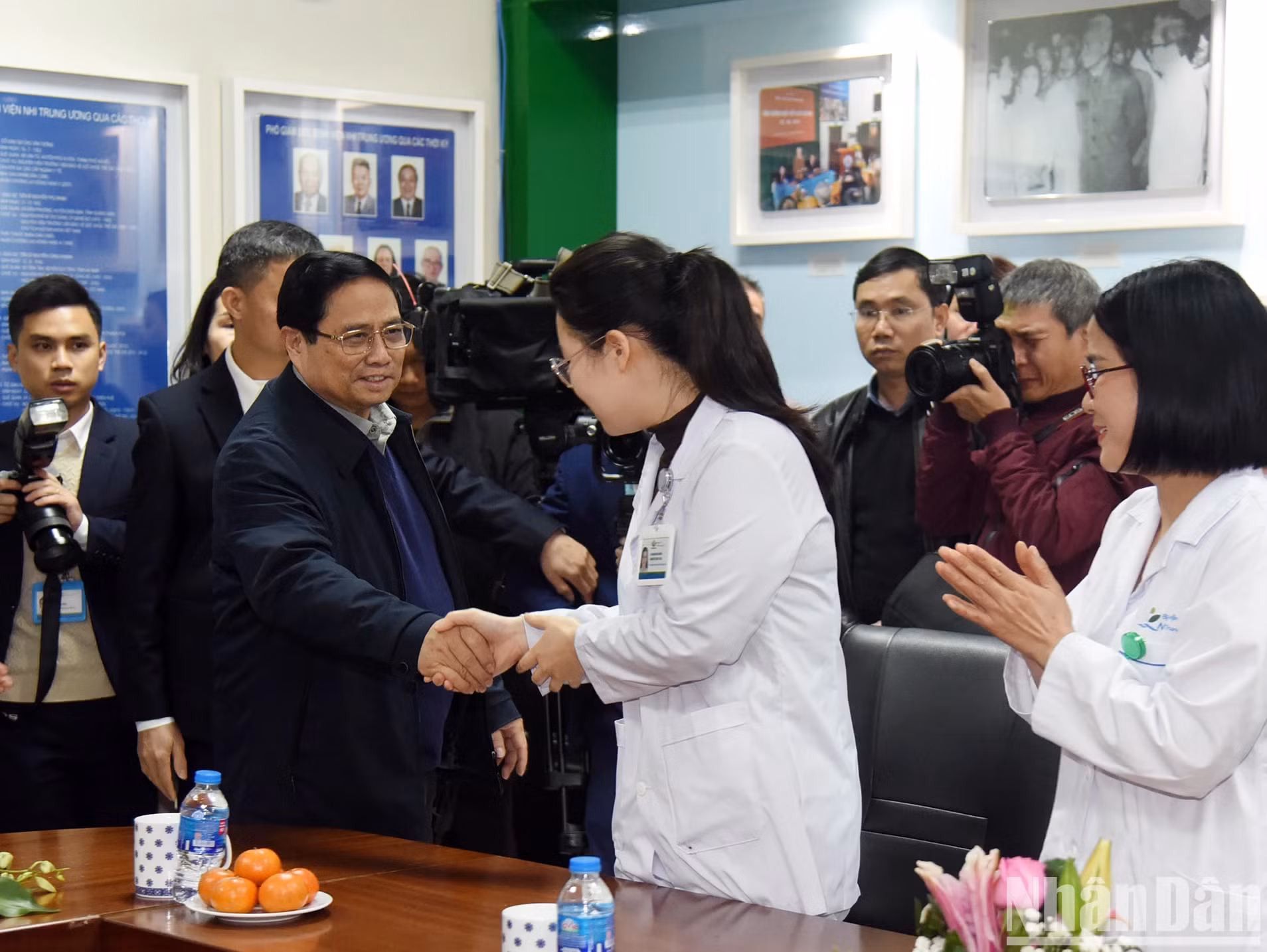 范明正总理在中央儿童医院开展春节前走访慰问活动。 范明正总理在中央儿童医院开展春节前走访慰问活动。