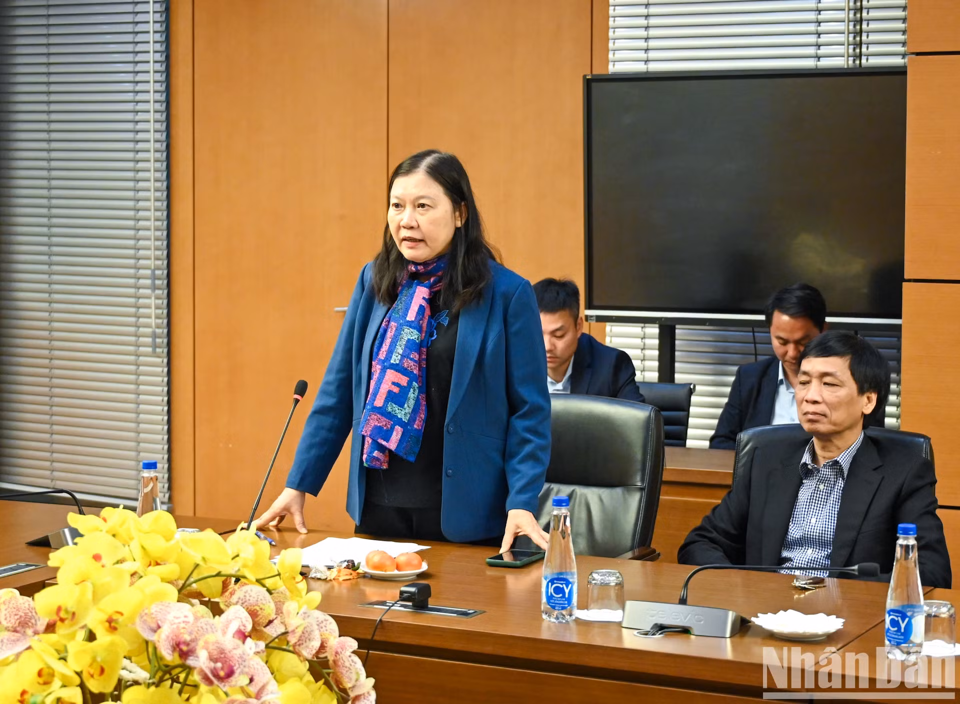 国会司法委员会主任黎氏娥发表讲话。