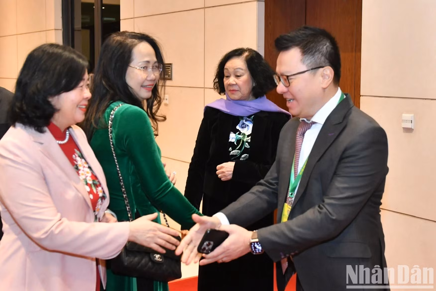 与会代表。