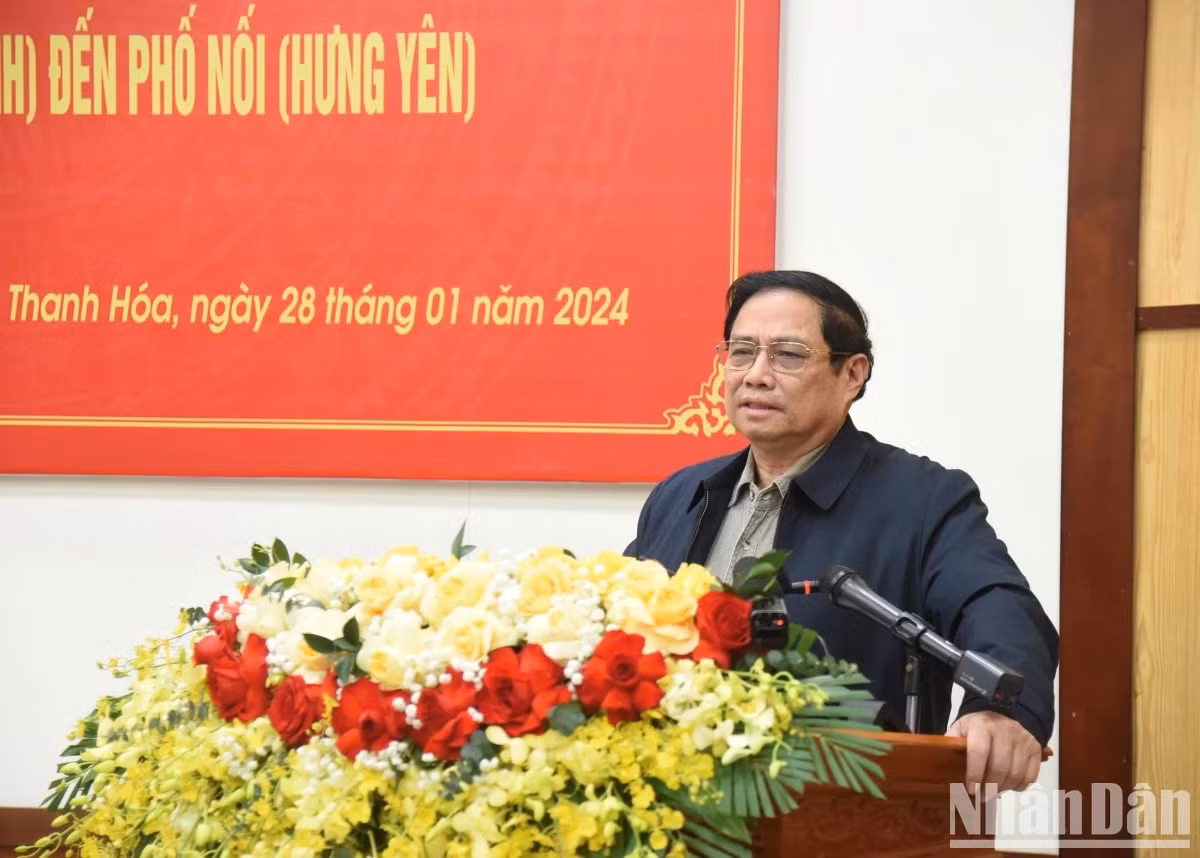 范明正总理发表讲话。