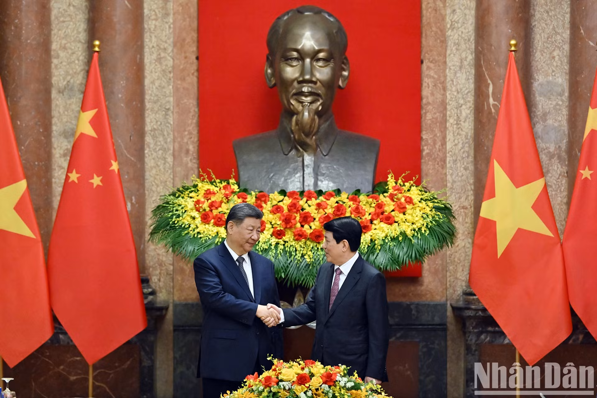 越南国家主席梁强与中共中央总书记、中国国家主席习近平。