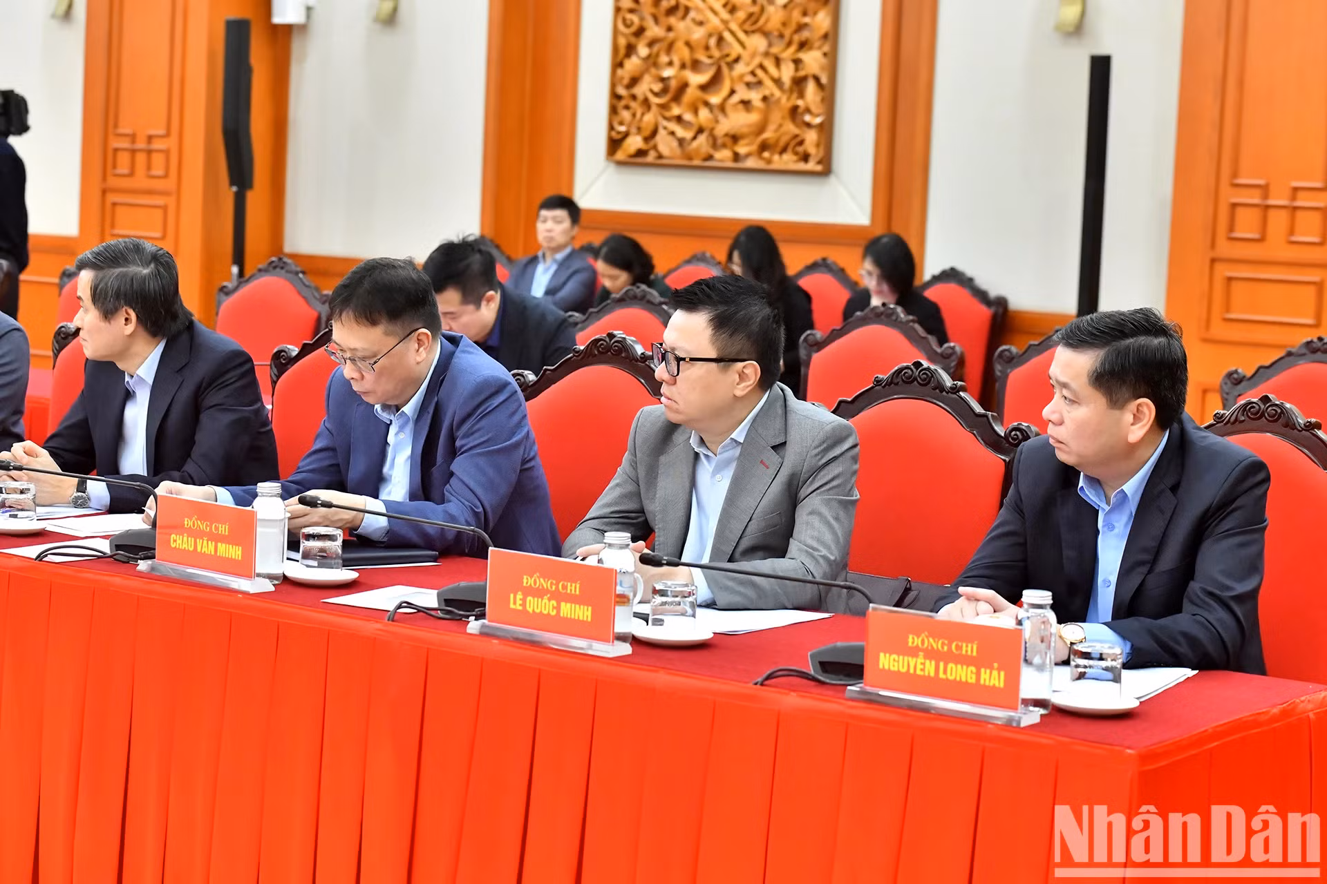 与会代表。