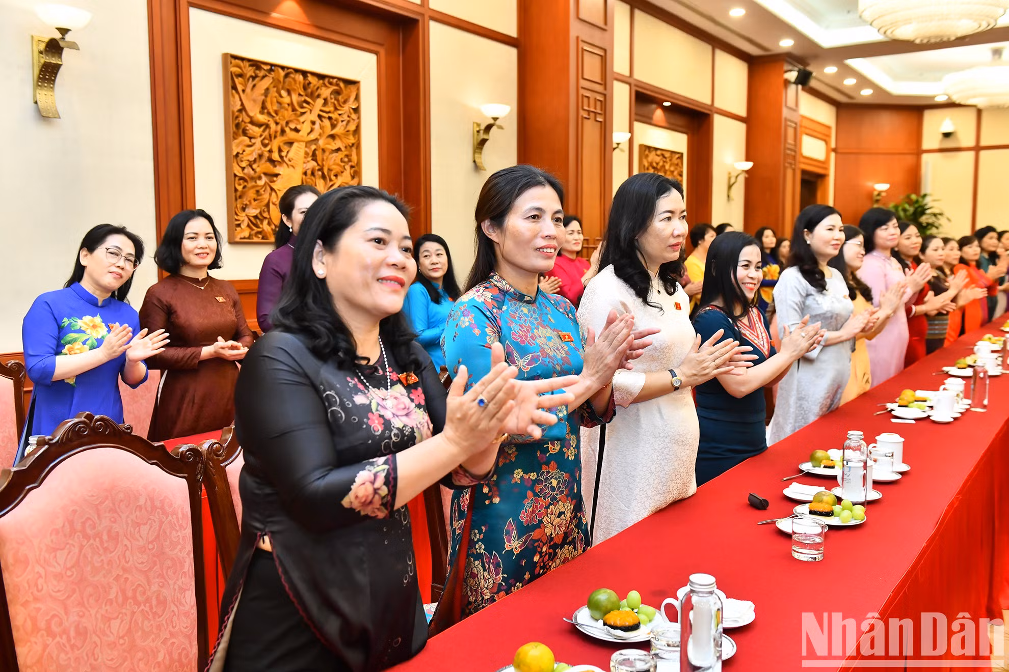 出席见面会的女性国会代表。