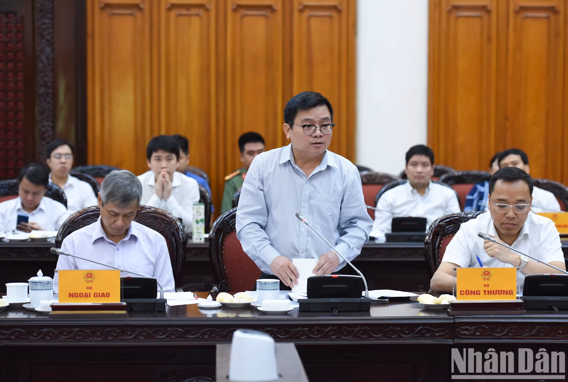 工贸部代表发表讲话。
