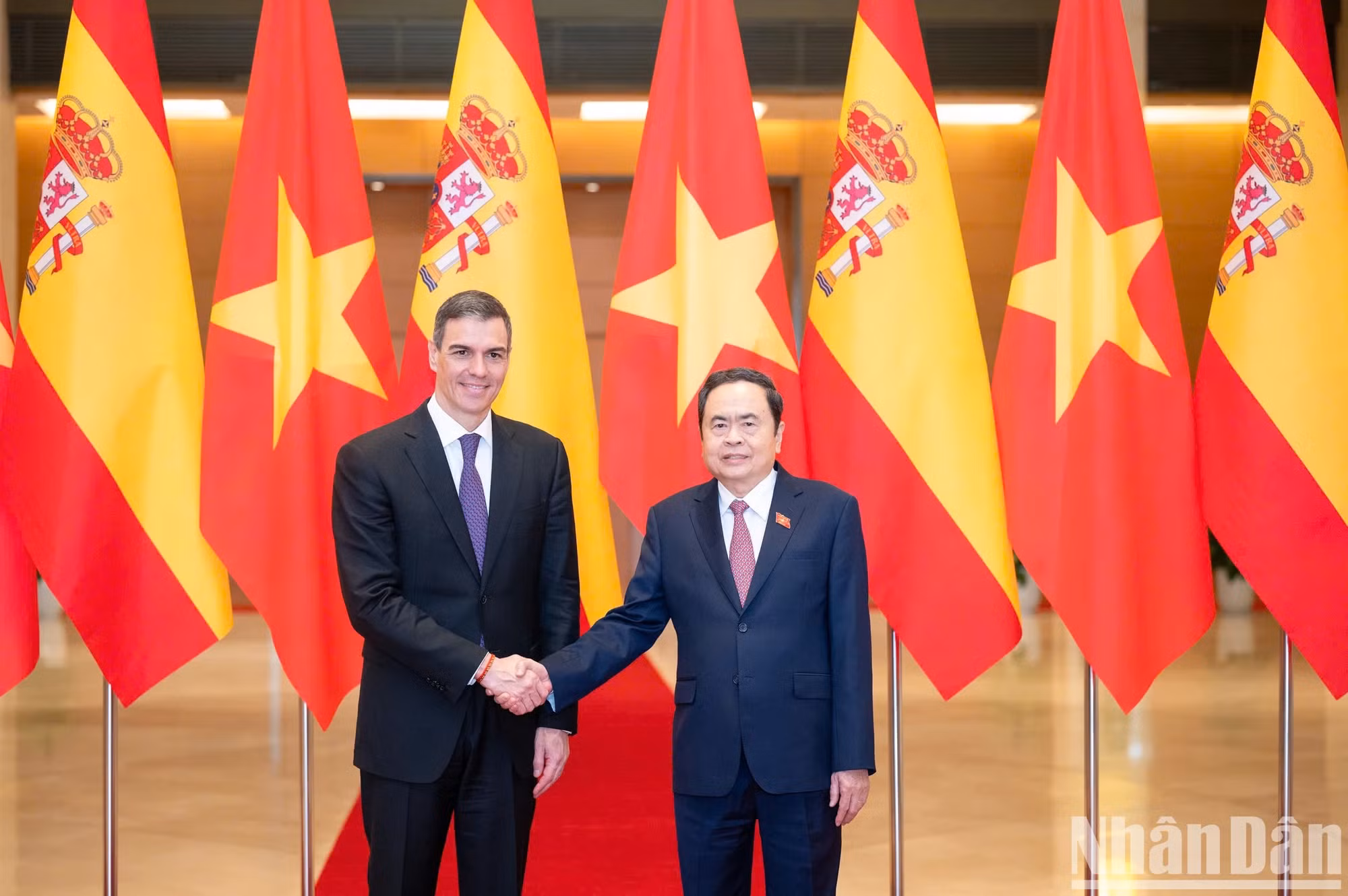 国会主席陈青敏和西班牙首相佩德罗·桑切斯·佩雷斯–卡斯特洪。