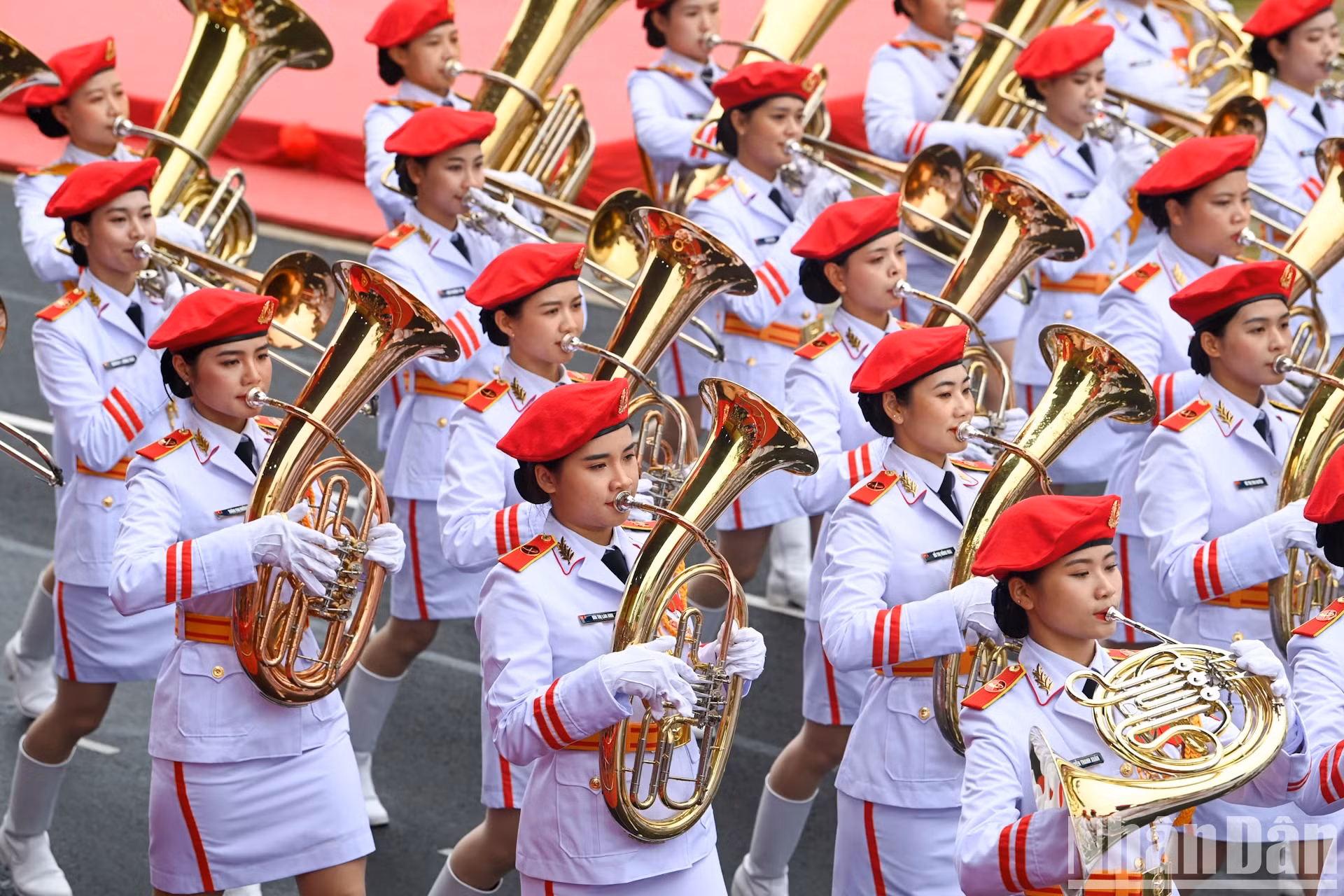 越南女军乐团。