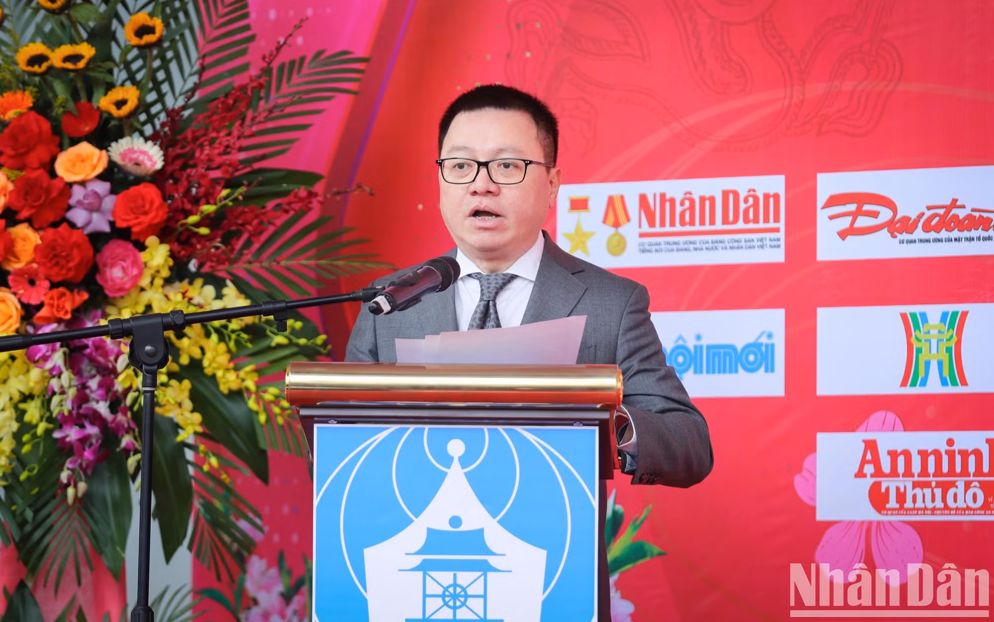 越共中央委员、《人民报》社总编辑、中央宣教部副部长、越南新闻工作者协会主席黎国明发表讲话。