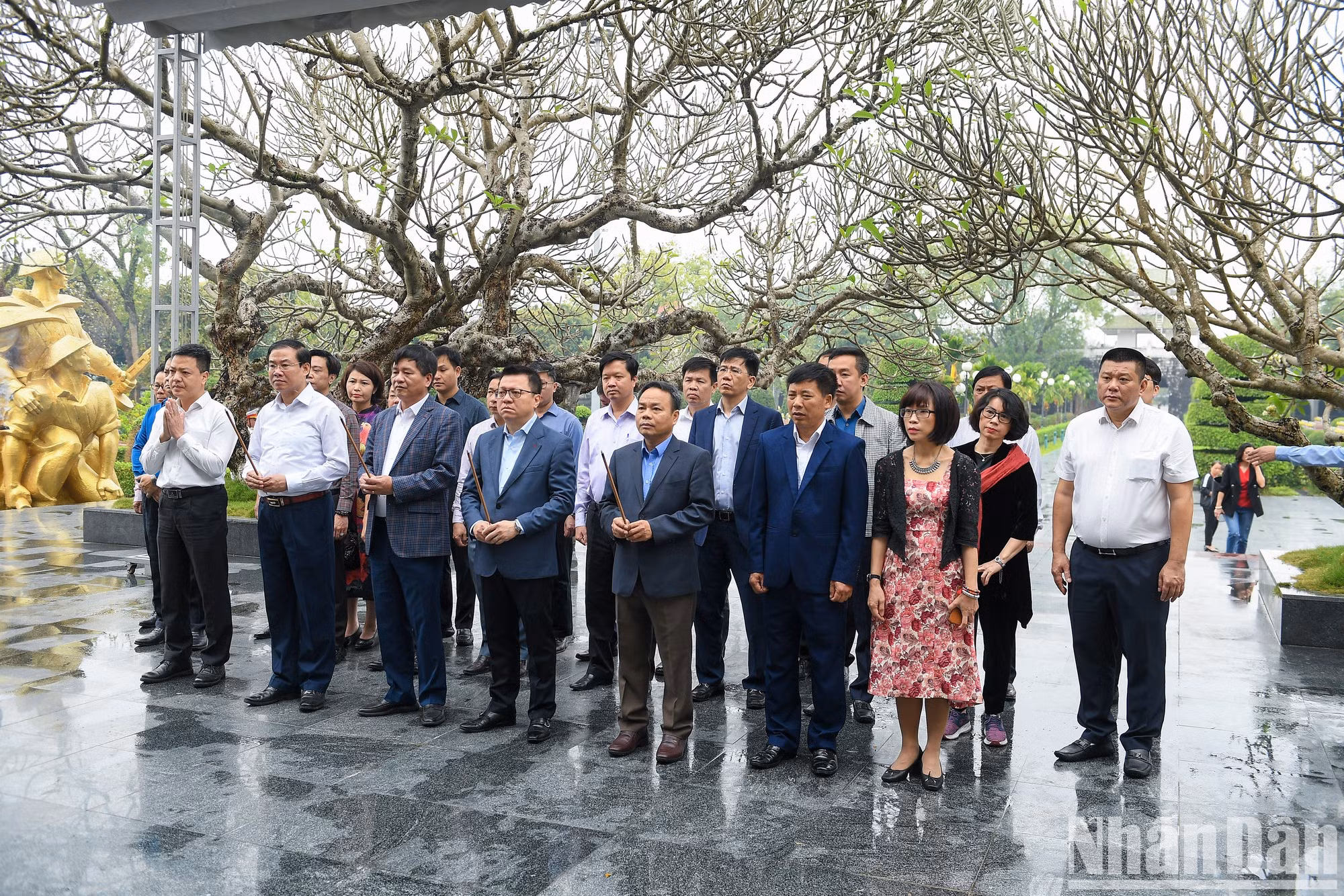 《人民报》社工作组与奠边省省委举行工作会议【组图】 ảnh 7 《人民报》社工作组与奠边省省委举行工作会议【组图】 ảnh 7