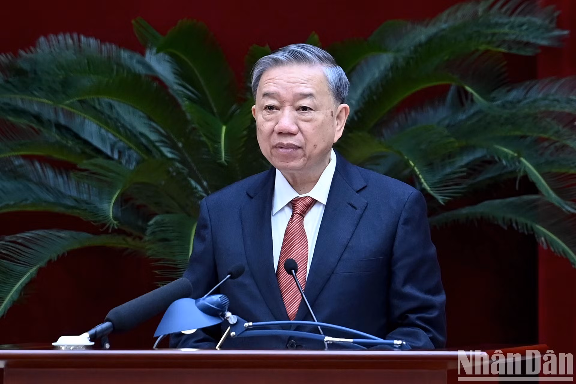 越共中央总书记、国家主席苏林致开幕词。