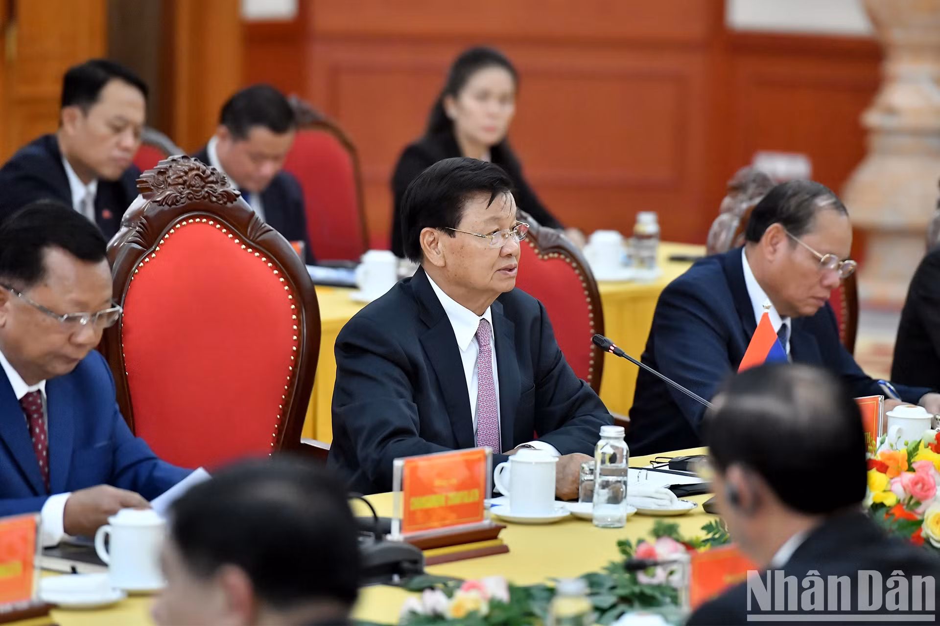 老挝人民革命党中央总书记、国家主席通伦·西苏里在会谈中发表讲话。