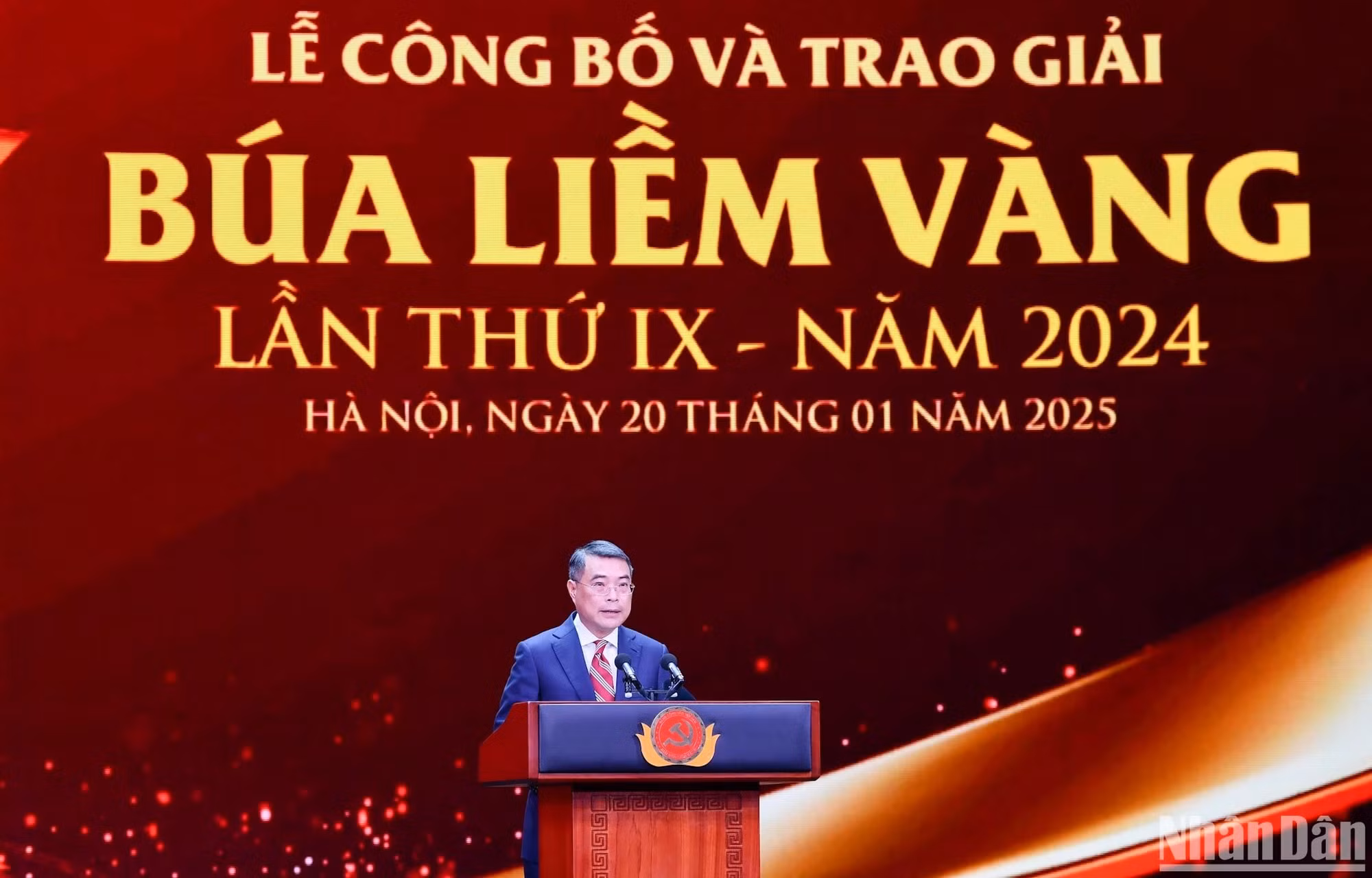 越共中央政治局委员、中央书记处书记、中央组织部部长黎明兴发表讲话。