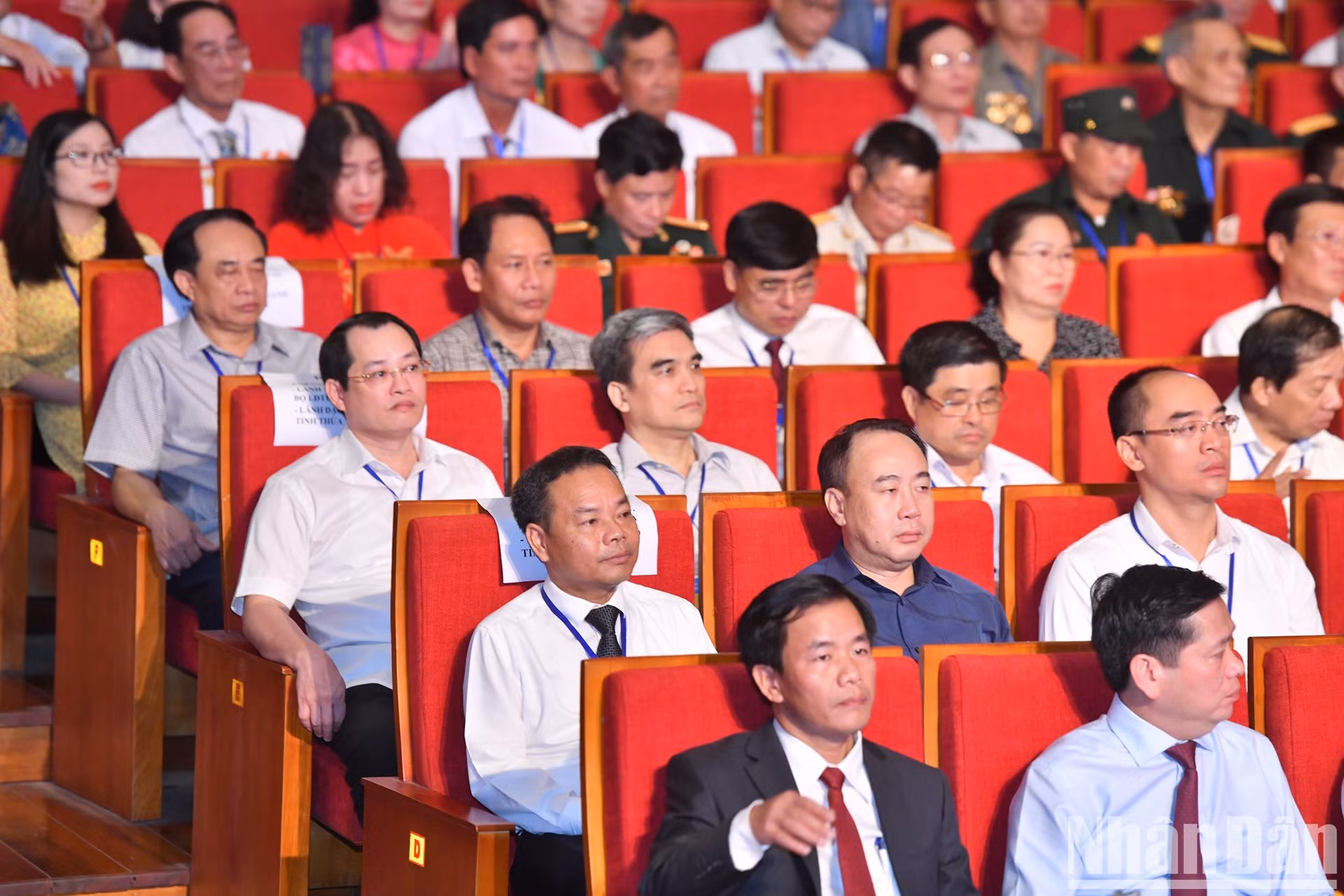 与会代表。