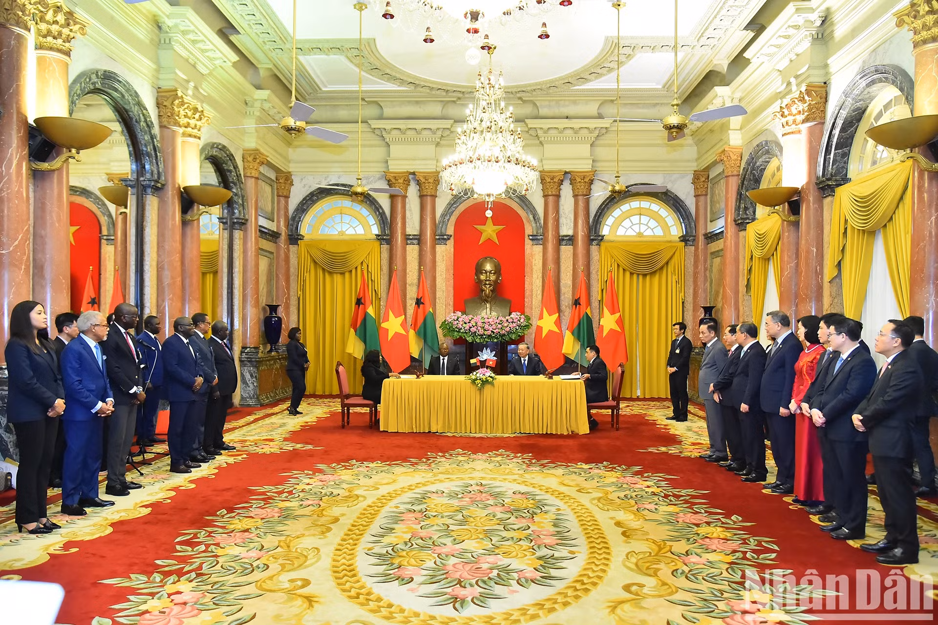 签字仪式场景。