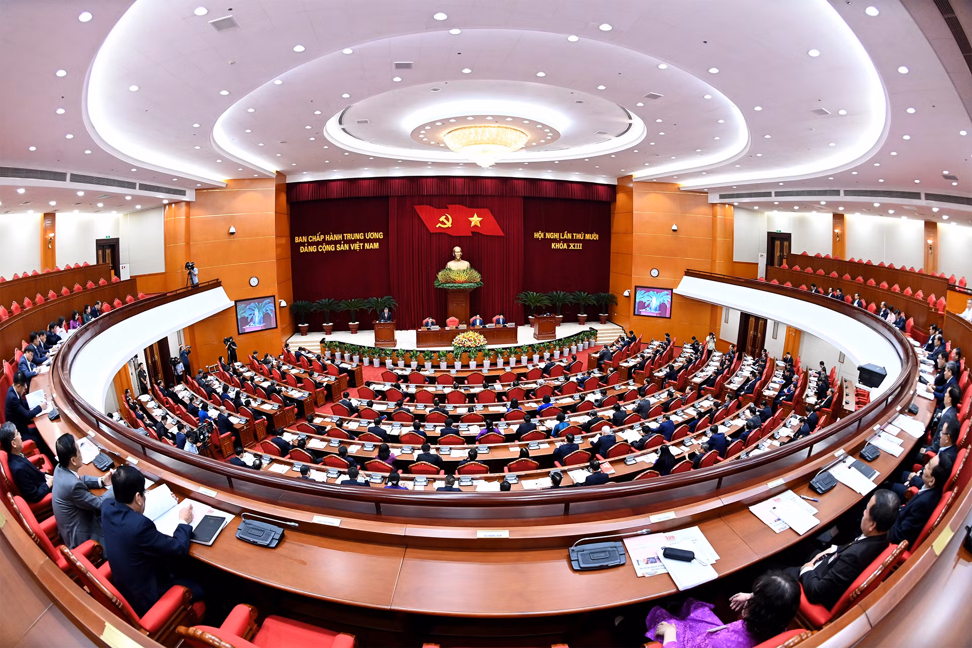 越共第十三届中央委员会第十次全体会议隆重开幕【组图】