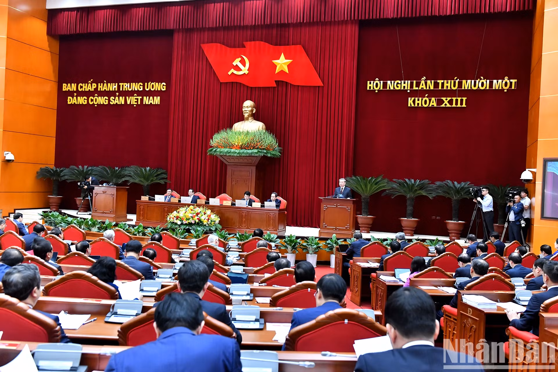 越共中央总书记苏林致开幕词。