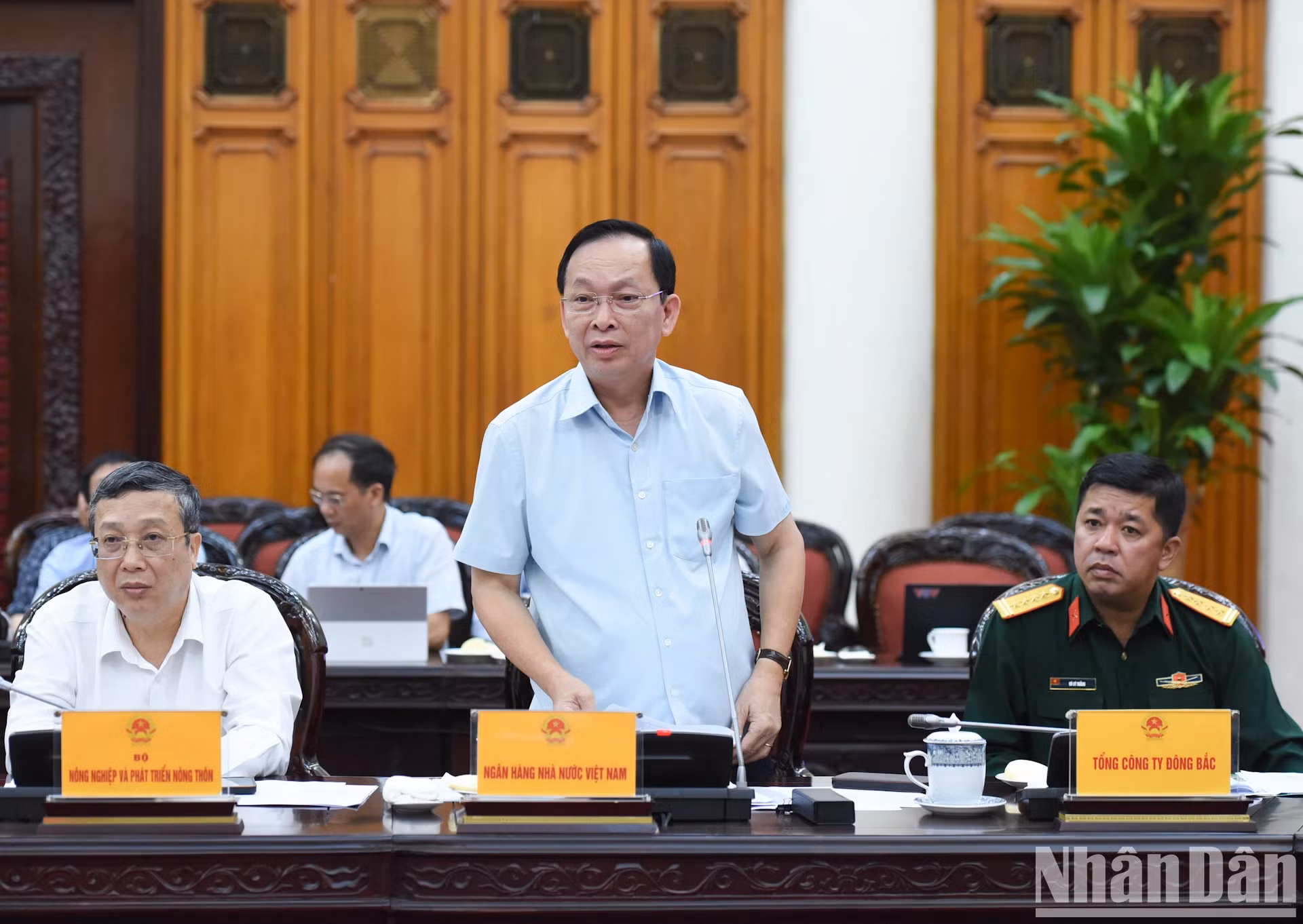 越南国家银行代表发表讲话。