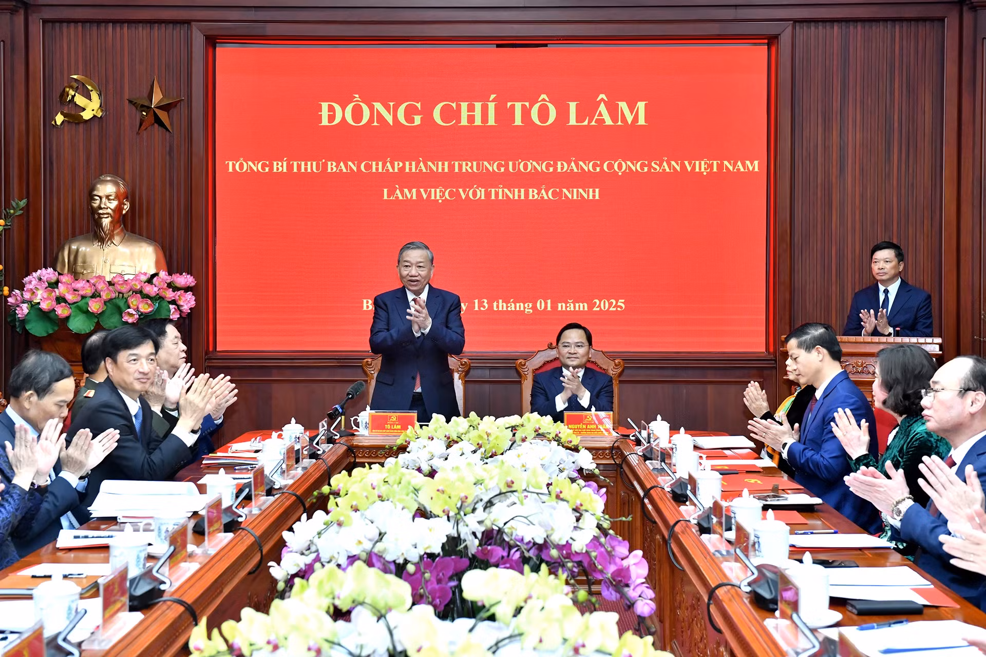 越共中央总书记苏林赴北宁省调研。