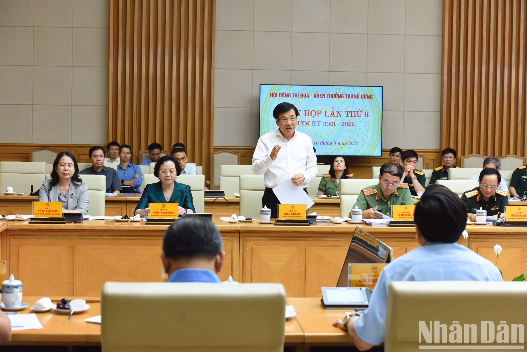 政府办公厅主任陈文山部长发表讲话。