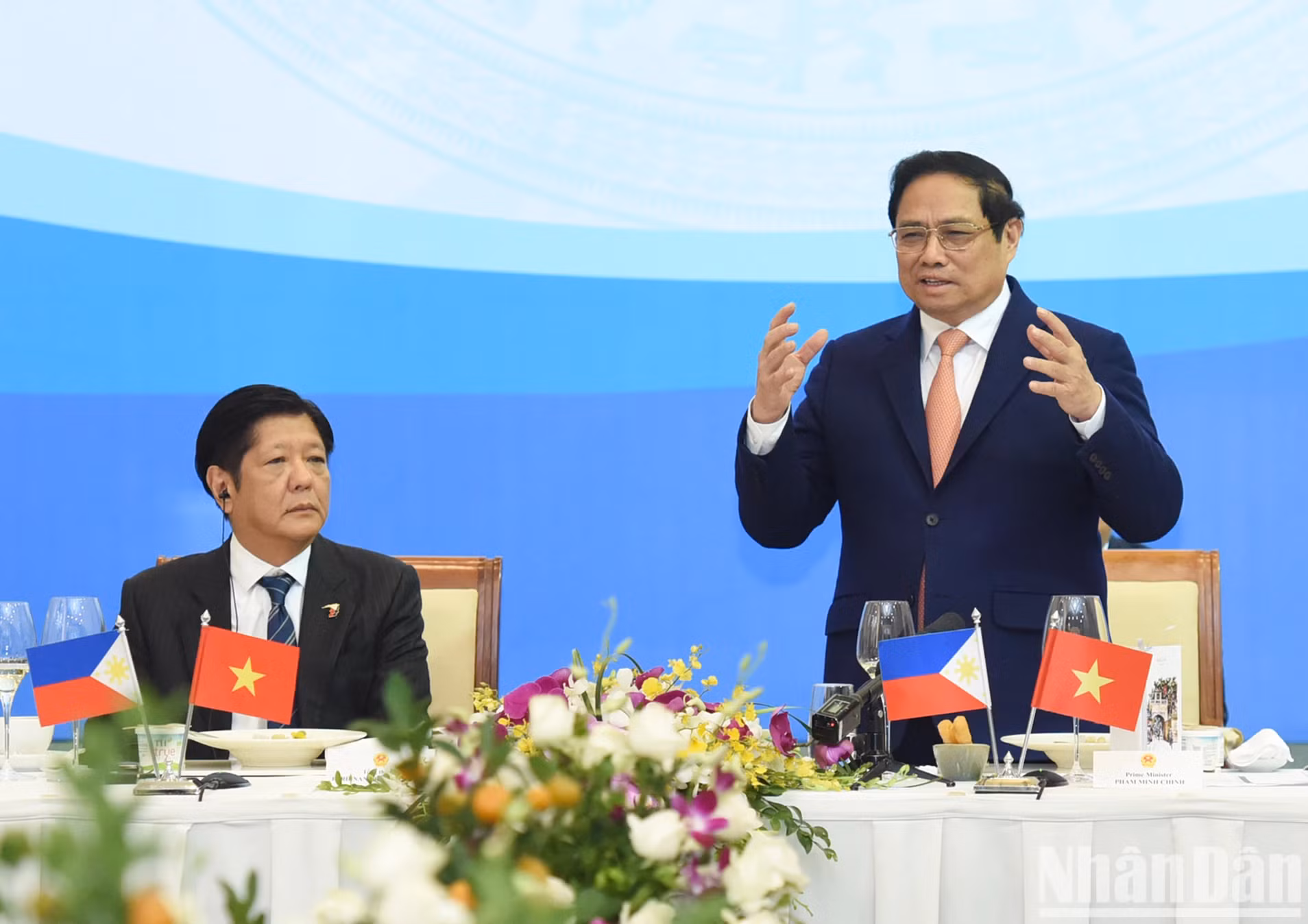 范明正总理发表讲话。