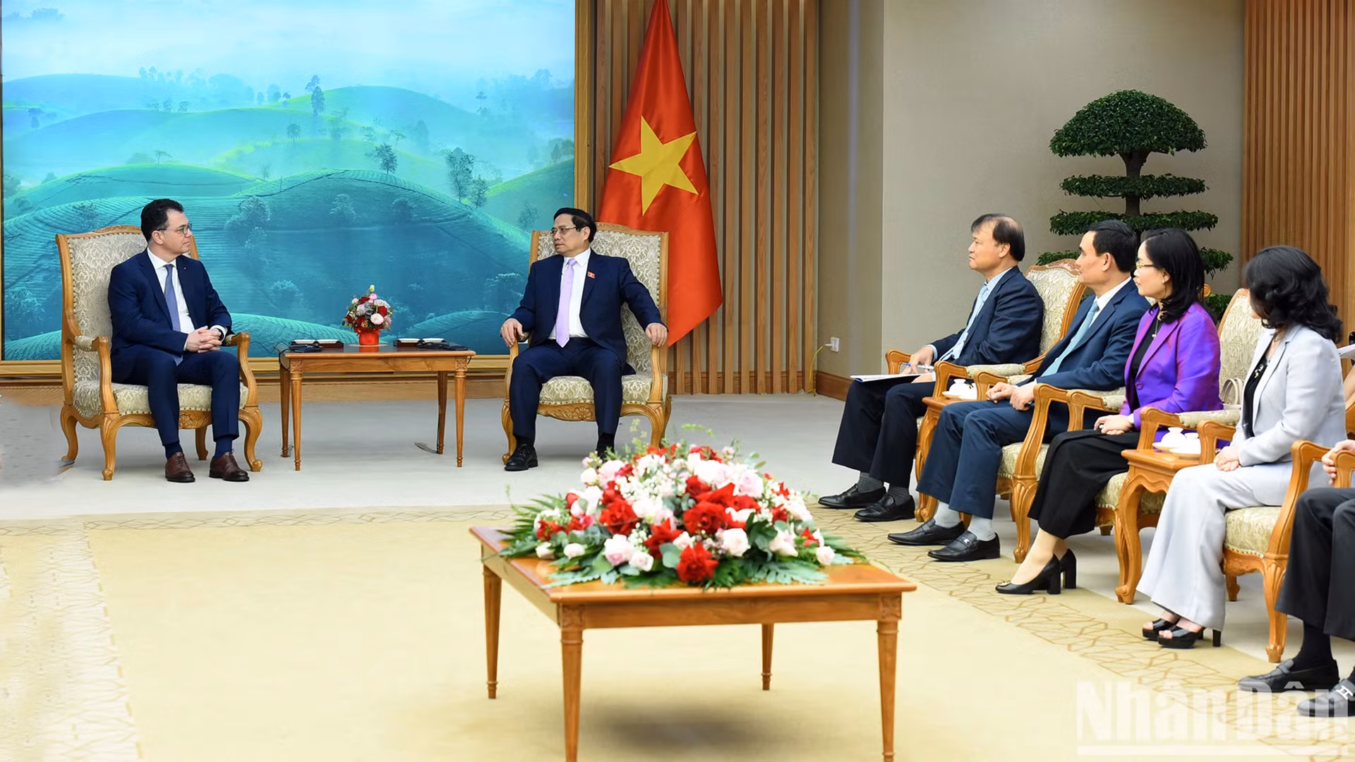 出席会见的越南政府各部委领导代表。