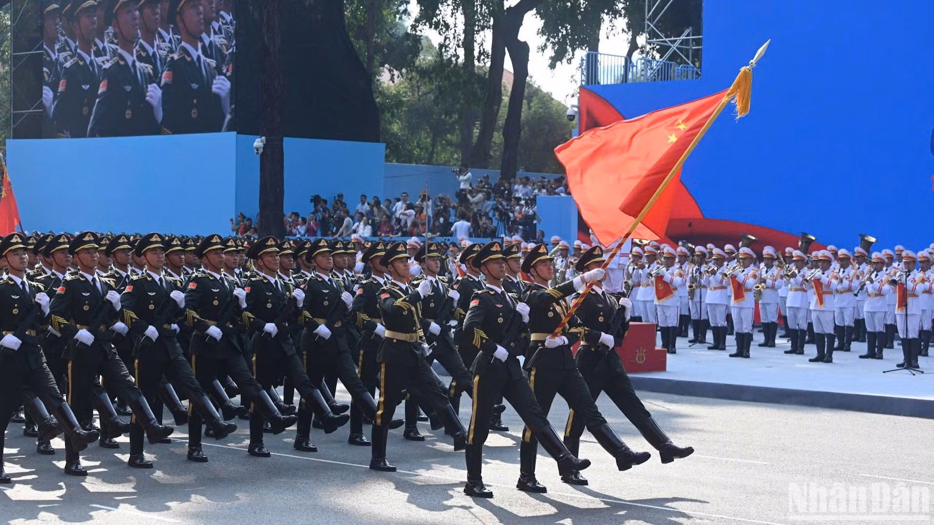 中老柬三国军队参加纪念南方解放、国家统一50周年阅兵、游行活动【组图】