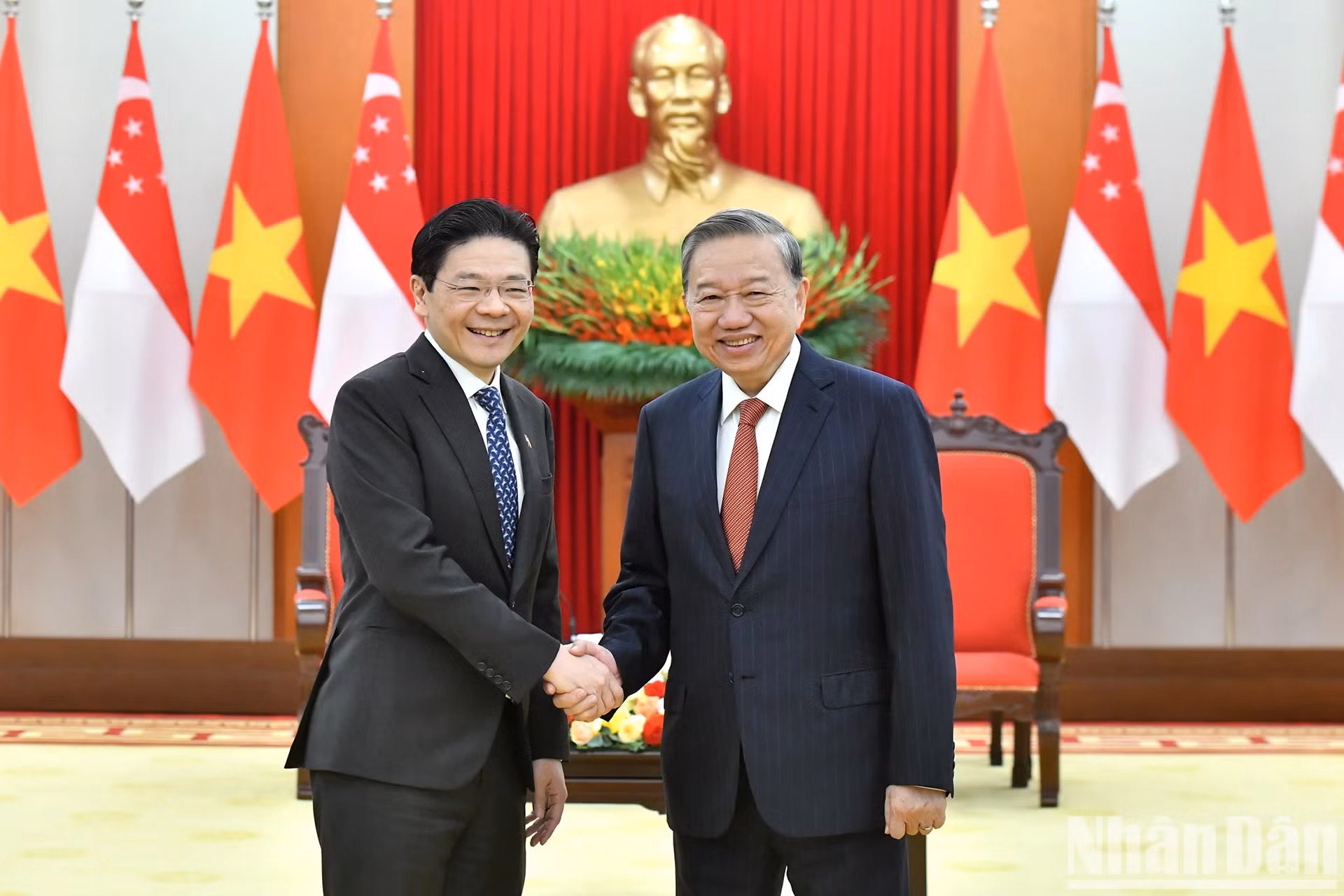越共中央总书记苏林和新加坡总理黄循财。