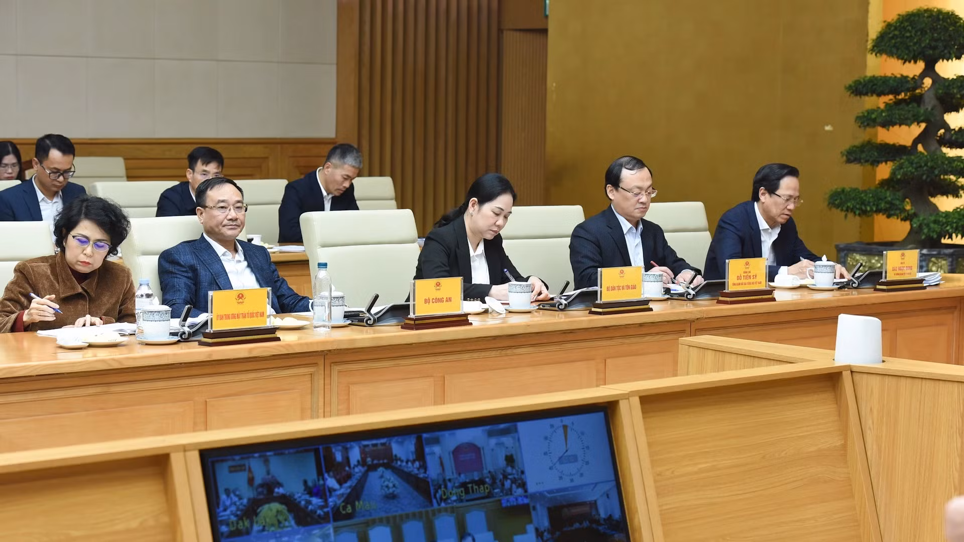 与会代表。