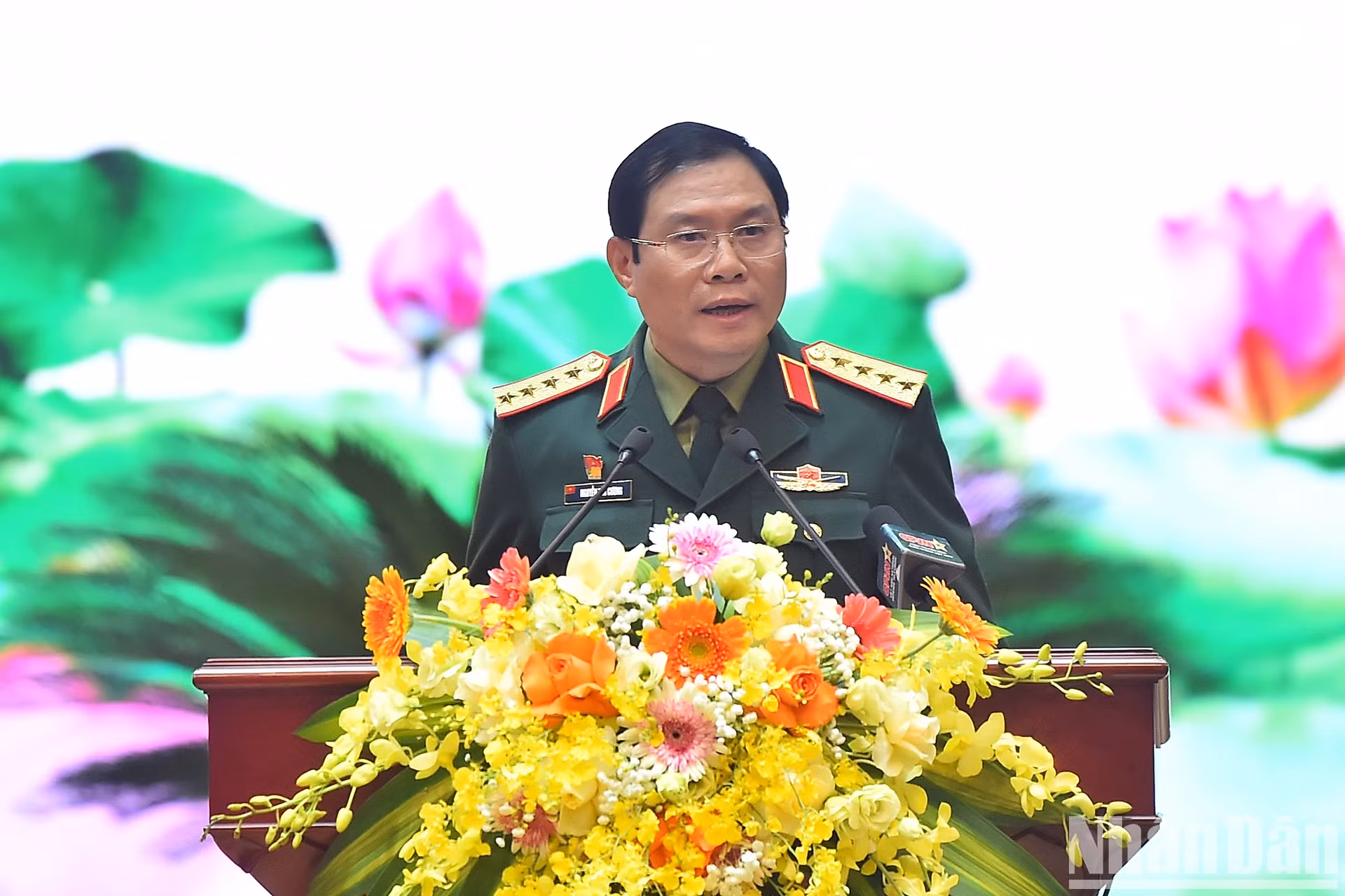 越南人民军总参谋长、国防部副部长阮新疆大将发表讲话。