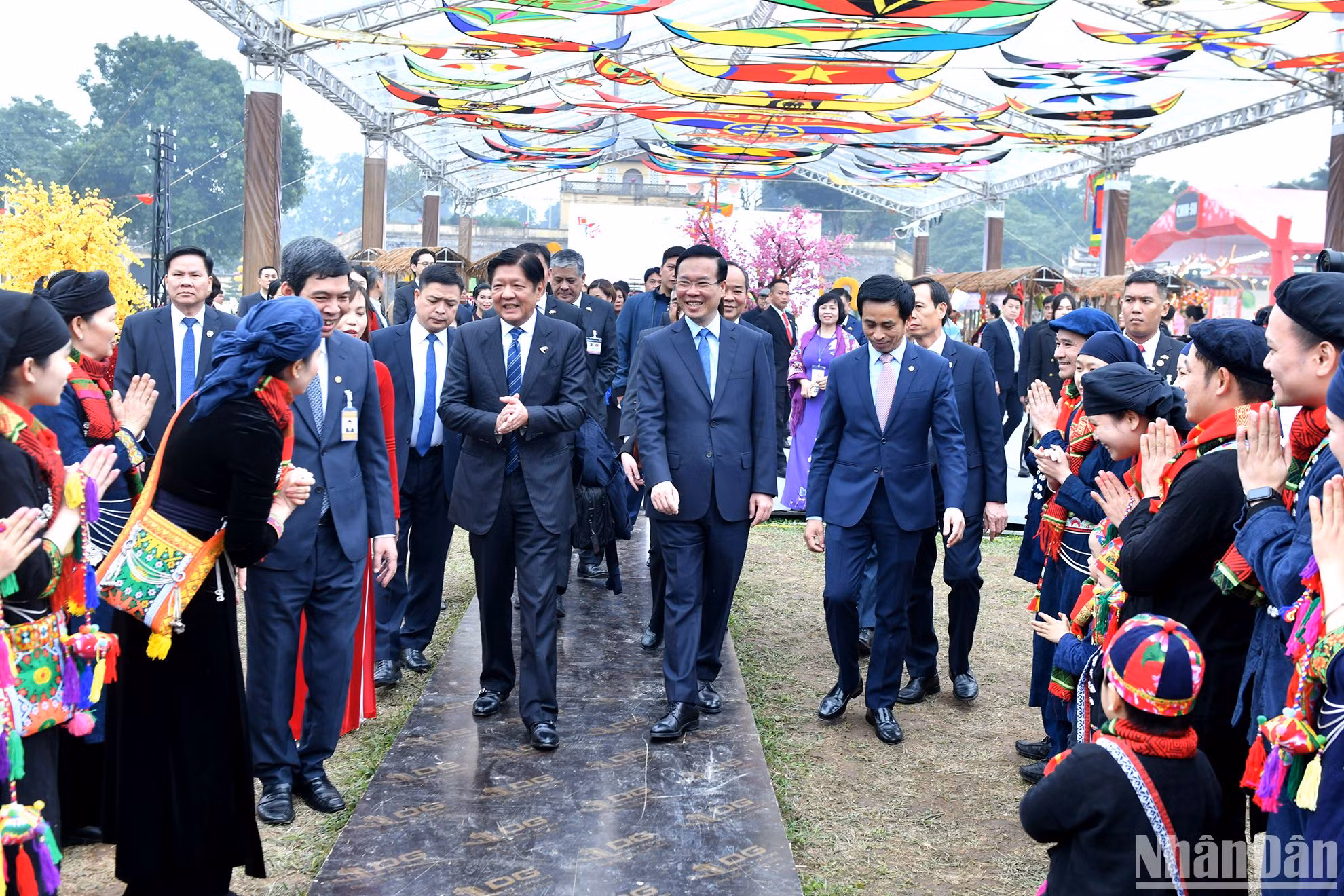 越南国家主席武文赏与菲律宾总统马科斯参观河内升龙皇城【组图】