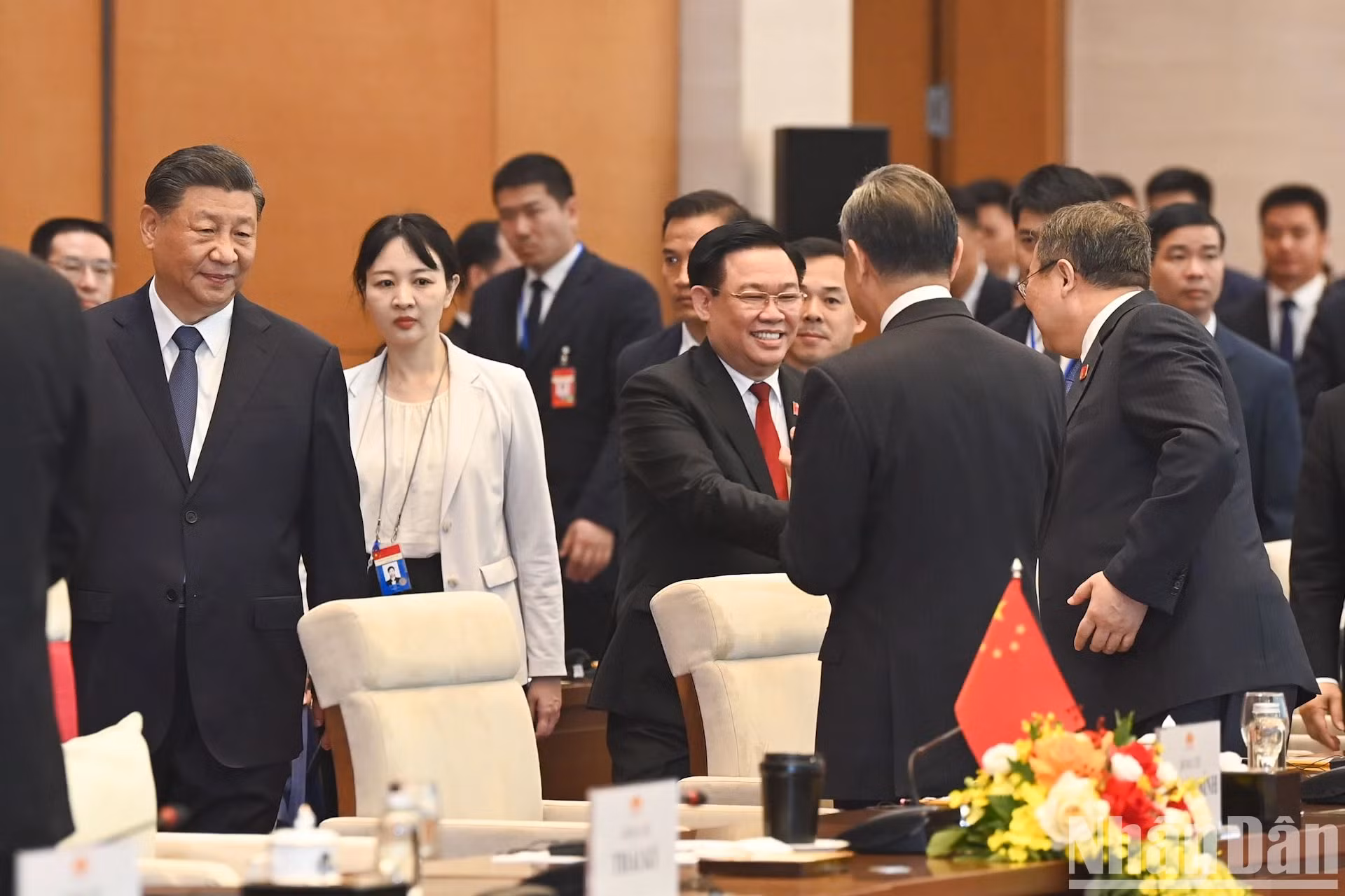 国会主席王廷惠和中国代表团团员。