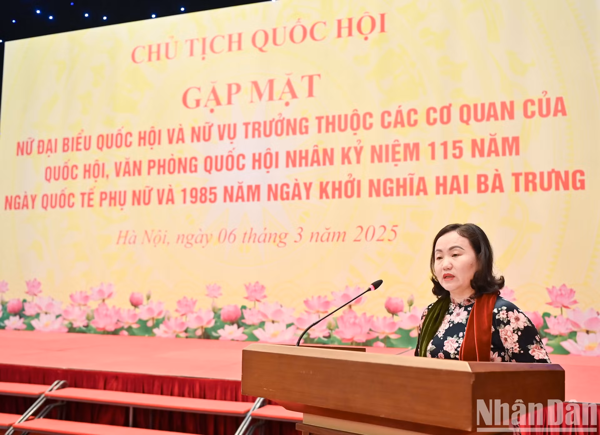 国会女性代表组副主席范翠征在会上作报告。