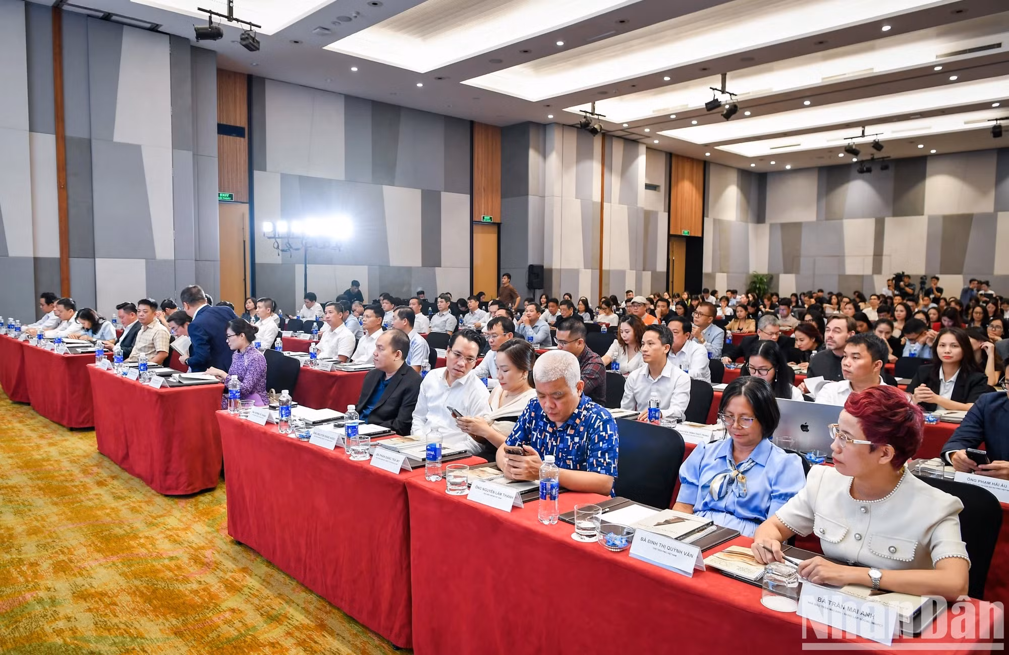 9月23日，《人民报》社在河内公布了2024年第二季社区行动奖。